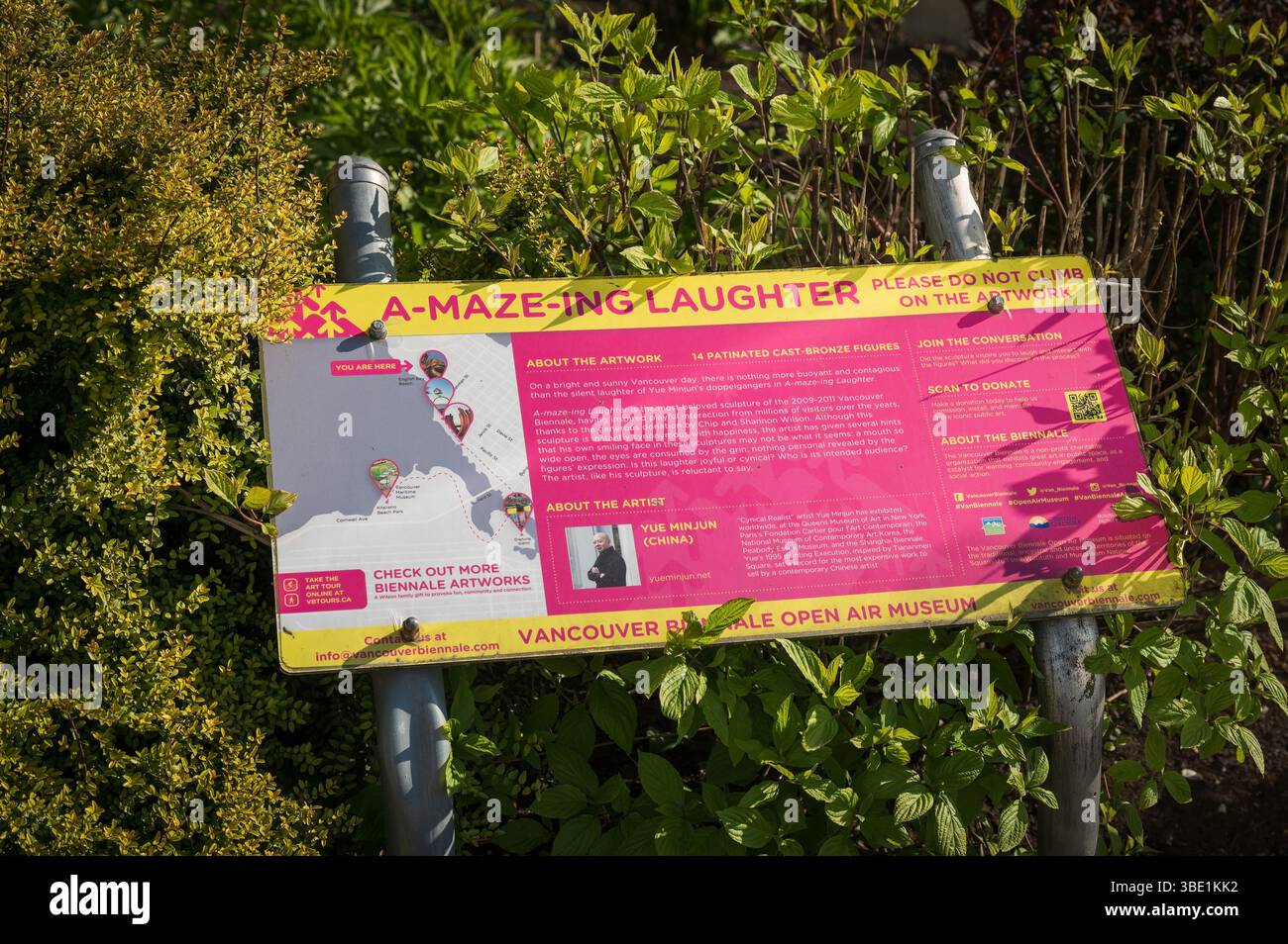 Die öffentliche Kunstausstellung A-Maze-Ing Laughter an der Ecke der DAVIE Street und Denman Street in Vancouvers West End. Vancouver BC, Kanada. Stockfoto