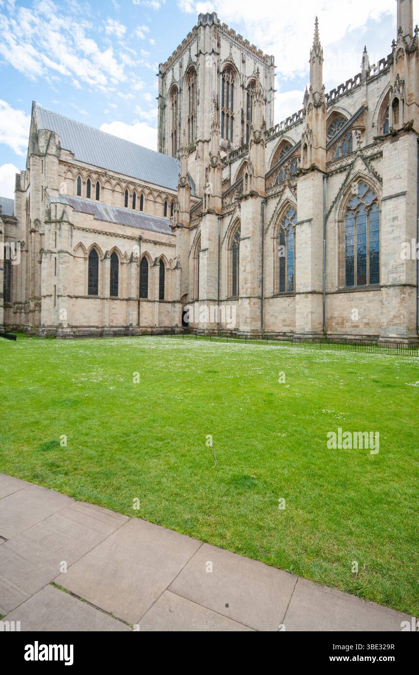 Vor der York Minster Cathedral York England Großbritannien Stockfoto