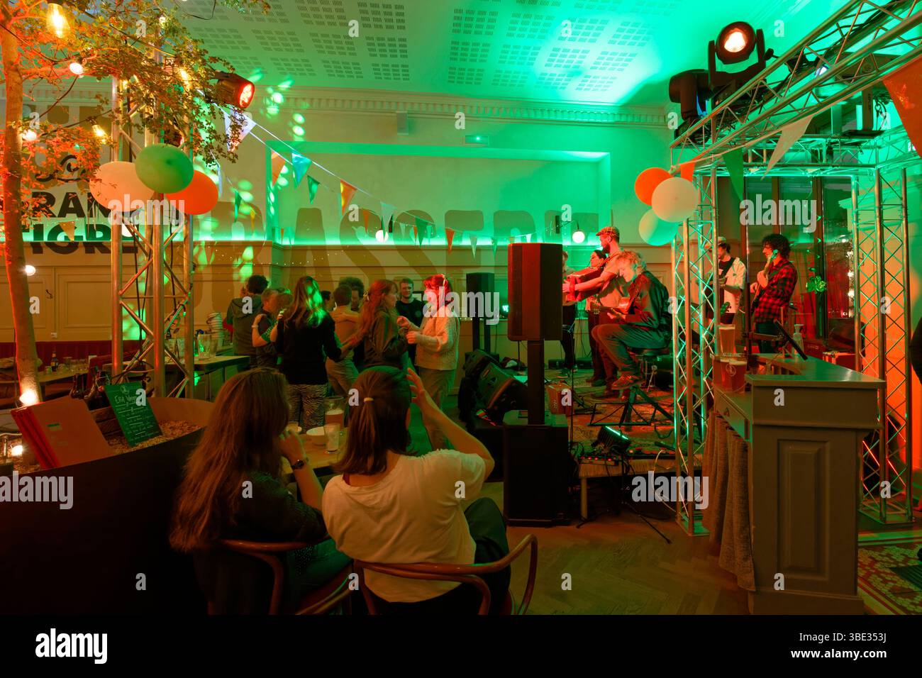 Frankreich, Bas Rhin, Straßburg, Gare District, Rue du faubourg Nationa Street, Brasserie Bar le Tigre (Brauerei), Le Grand Tigre, irischer Abend zum St. Patrick's Day Stockfoto