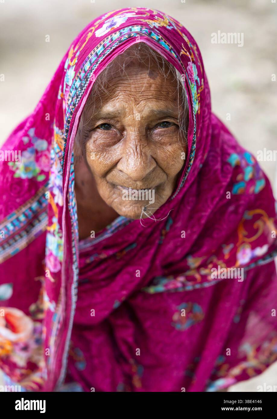 Porträt einer alten Frau, Dhaka Division, Sreenagar, Bangladesch Stockfoto