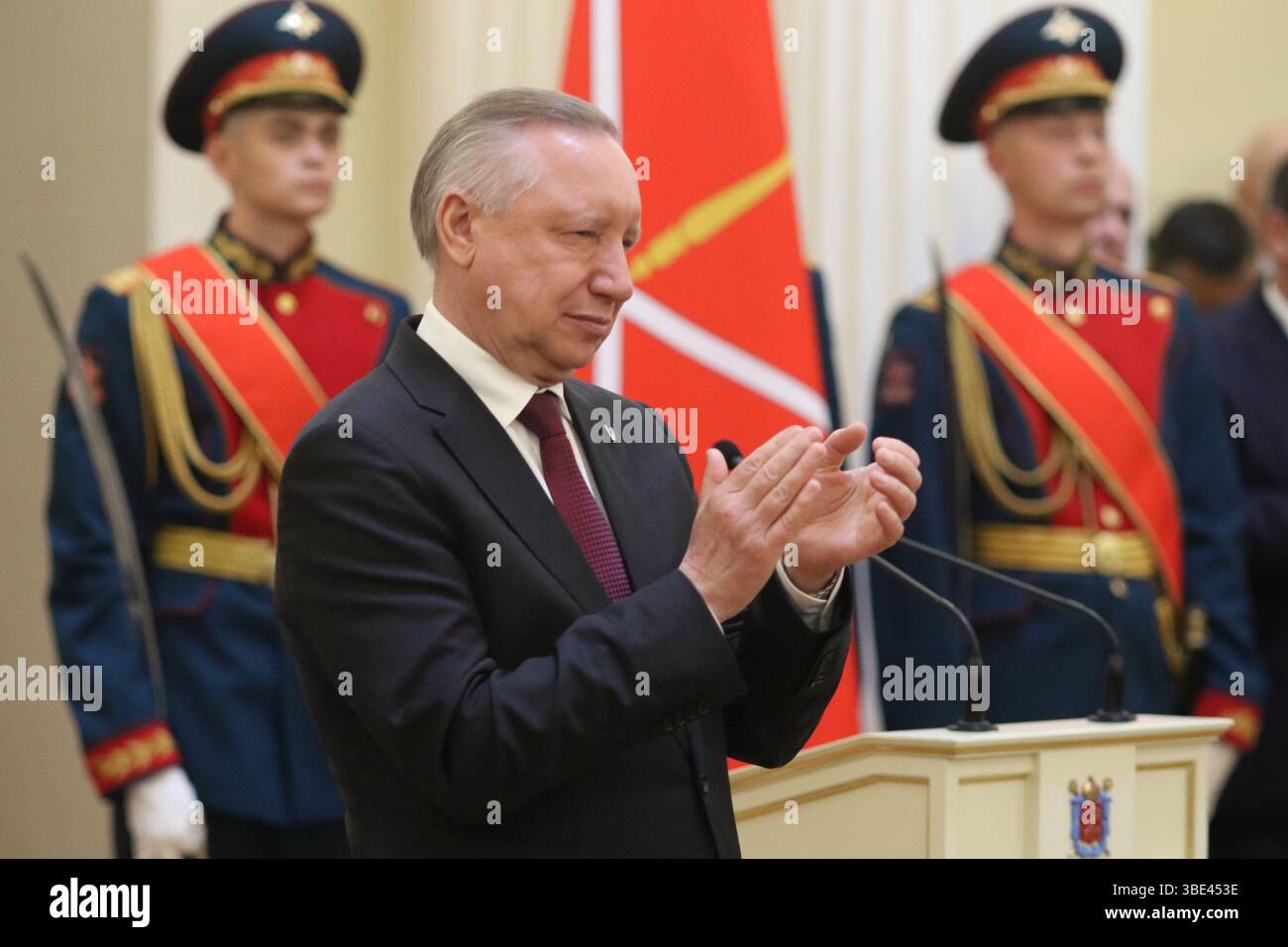 Alexander Beglov, Gouverneur von St. Petersburg, wurde während der Zeremonie der Verleihung von Insignien an Personen gesehen, die den Titel des Ehrenbürgers von St. Petersburg im Mariinski-Palast verliehen haben. Stockfoto