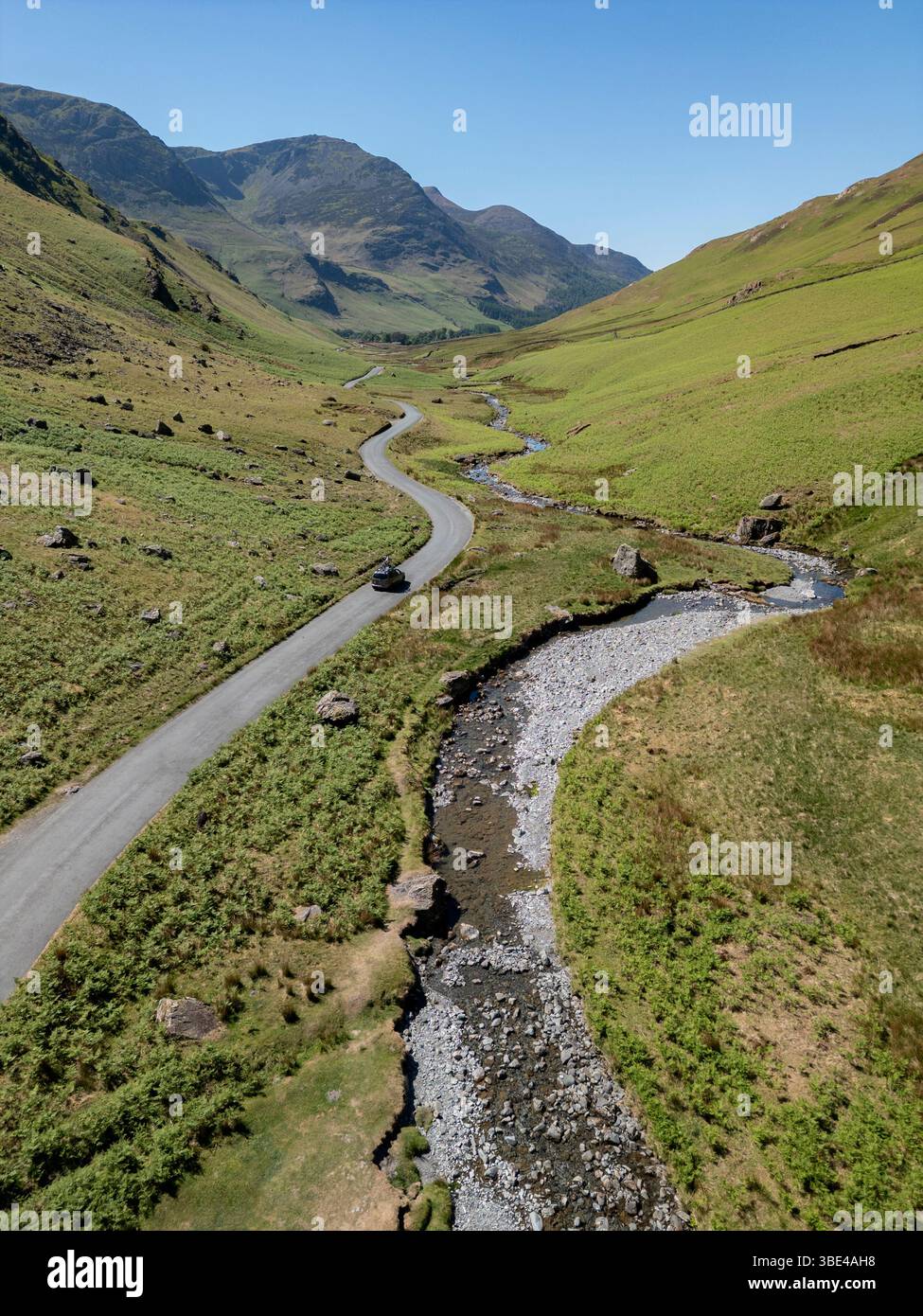 Luftaufnahme des Honister Pass im Lake District in Cumbria im Nordwesten Englands. Stockfoto Luftaufnahme des Honister Pass im Lake District in Cumbria im Nordwesten Englands. Stockfoto