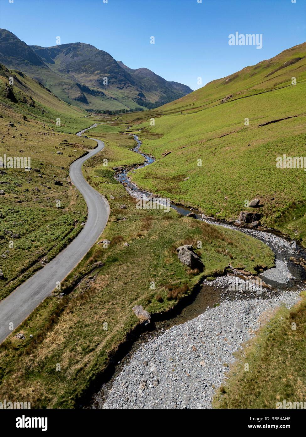 Luftaufnahme des Honister Pass im Lake District in Cumbria im Nordwesten Englands. Stockfoto Luftaufnahme des Honister Pass im Lake District in Cumbria im Nordwesten Englands. Stockfoto