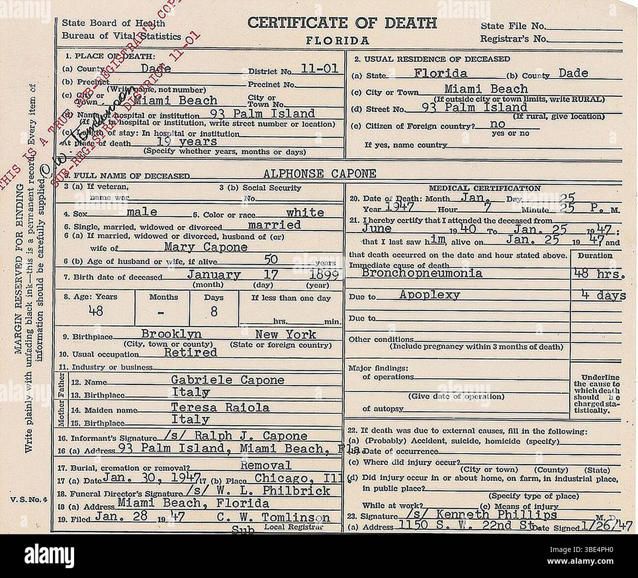 Al Capones Totenschein. Alphonse Gabriel Capone (* 17. Januar 1899 bis 25. Januar 1947), manchmal auch unter dem Spitznamen Scarface bekannt, war ein amerikanischer Gangster und Geschäftsmann, der während der Prohibition-Ära von 1925 bis 1931 als Mitbegründer und Chef des Chicago Outfits bekannt wurde. Seine siebenjährige Regierungszeit als Kriminalboss endete, als er im Alter von 33 Jahren inhaftiert wurde. Stockfoto