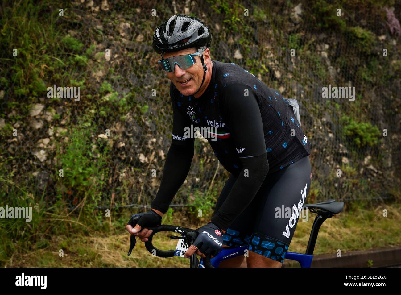 Italia. Mai 2025. Bühne 13 Rovereto - San Valentino (Brentonico) 27. Mai 2025. Sport - Radsport .Giro-E im Bild: Miguel Indurain (Foto: Alessandro Garofalo/LaPresse) Credit: LaPresse/Alamy Live News Stockfoto