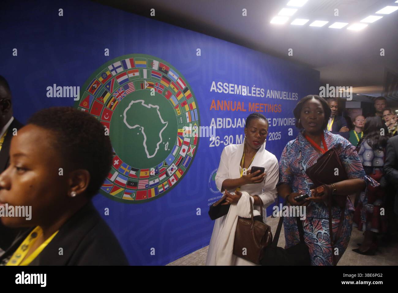 Abidjan, Elfenbeinküste die Teilnehmer kommen während der Jahrestagung der Afrikanischen Entwicklungsbank AfDB in Abidjan, Elfenbeinküste, am 27. Mai 2025. Abidjan Elfenbeinküste Copyright: XMatrixxImagesx/xJosephxZahuix Stockfoto