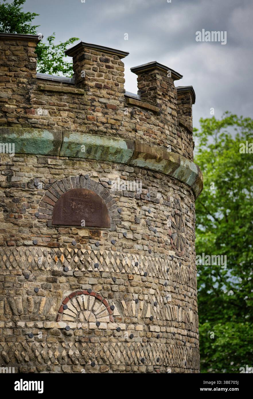 Der historische Römerturm in Köln, einst Teil der vor fast 2000 Jahren errichteten römischen Stadtmauer Stockfoto