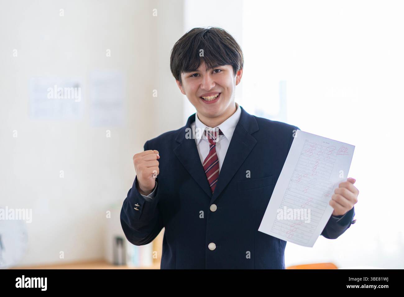 Highschool-Schüler mit Tests mit perfekter Punktzahl Stockfoto