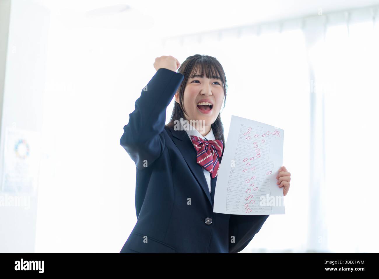 Highschool-Schüler mit Tests mit perfekter Punktzahl Stockfoto