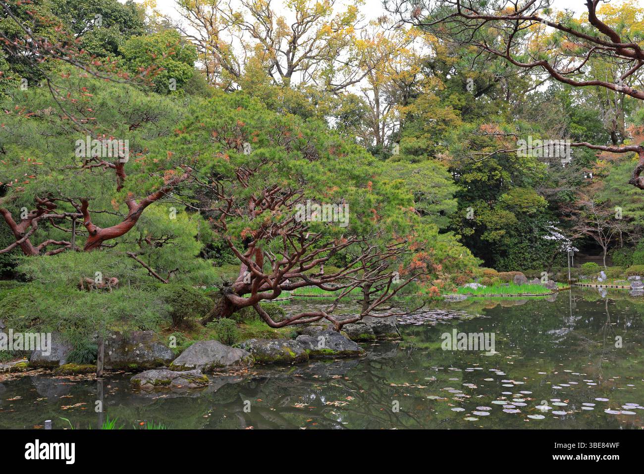Heian-Schrein, Shinto-Schrein und Landschaftsgärten in Okazaki Nishitennocho, Sakyo Ward, Kyoto, Japan Stockfoto