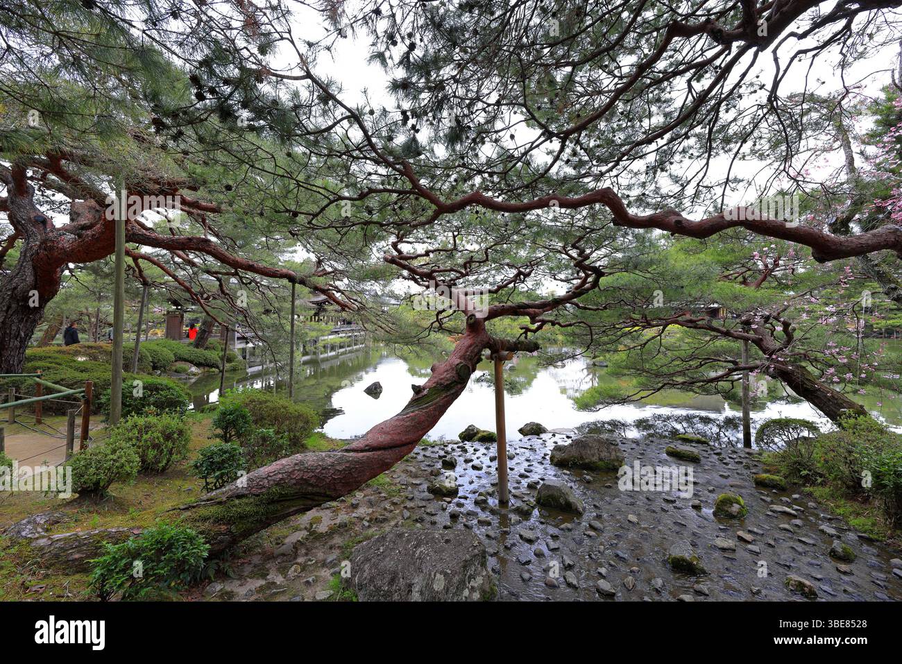 Heian-Schrein, Shinto-Schrein und Landschaftsgärten in Okazaki Nishitennocho, Sakyo Ward, Kyoto, Japan Stockfoto