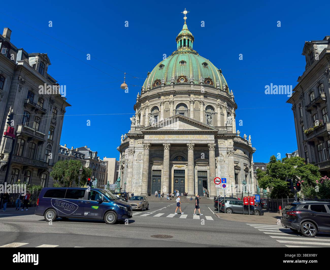 Marmorkirche (Frederikskirche) in Kopenhagen – Barocke Kuppel als Wahrzeichen Dänemarks - Smartphone-aufgenommenes Stockfoto
