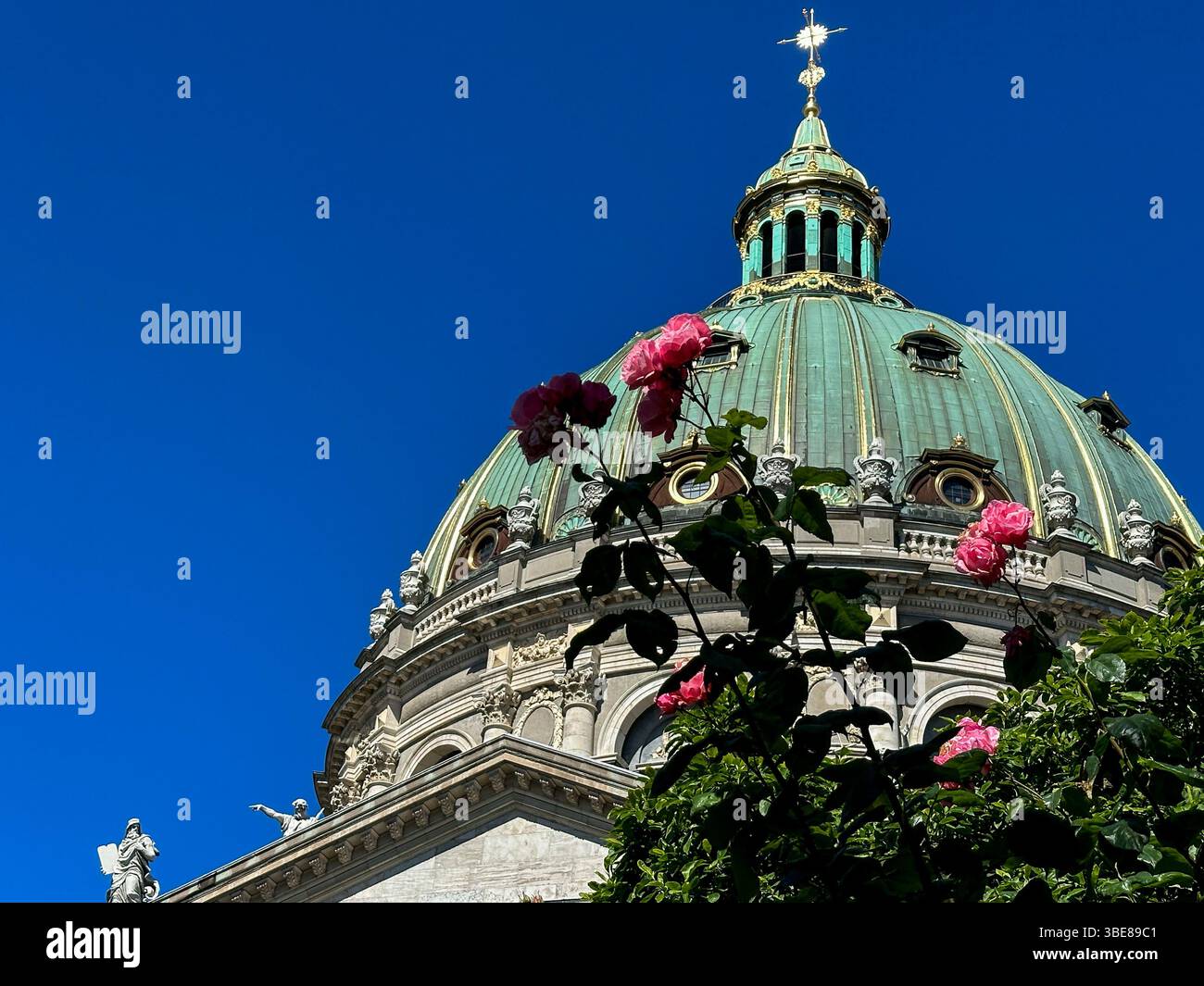 Marmorkirche (Frederikskirche) in Kopenhagen – Barocke Kuppel als Wahrzeichen Dänemarks - Smartphone-aufgenommenes Stockfoto