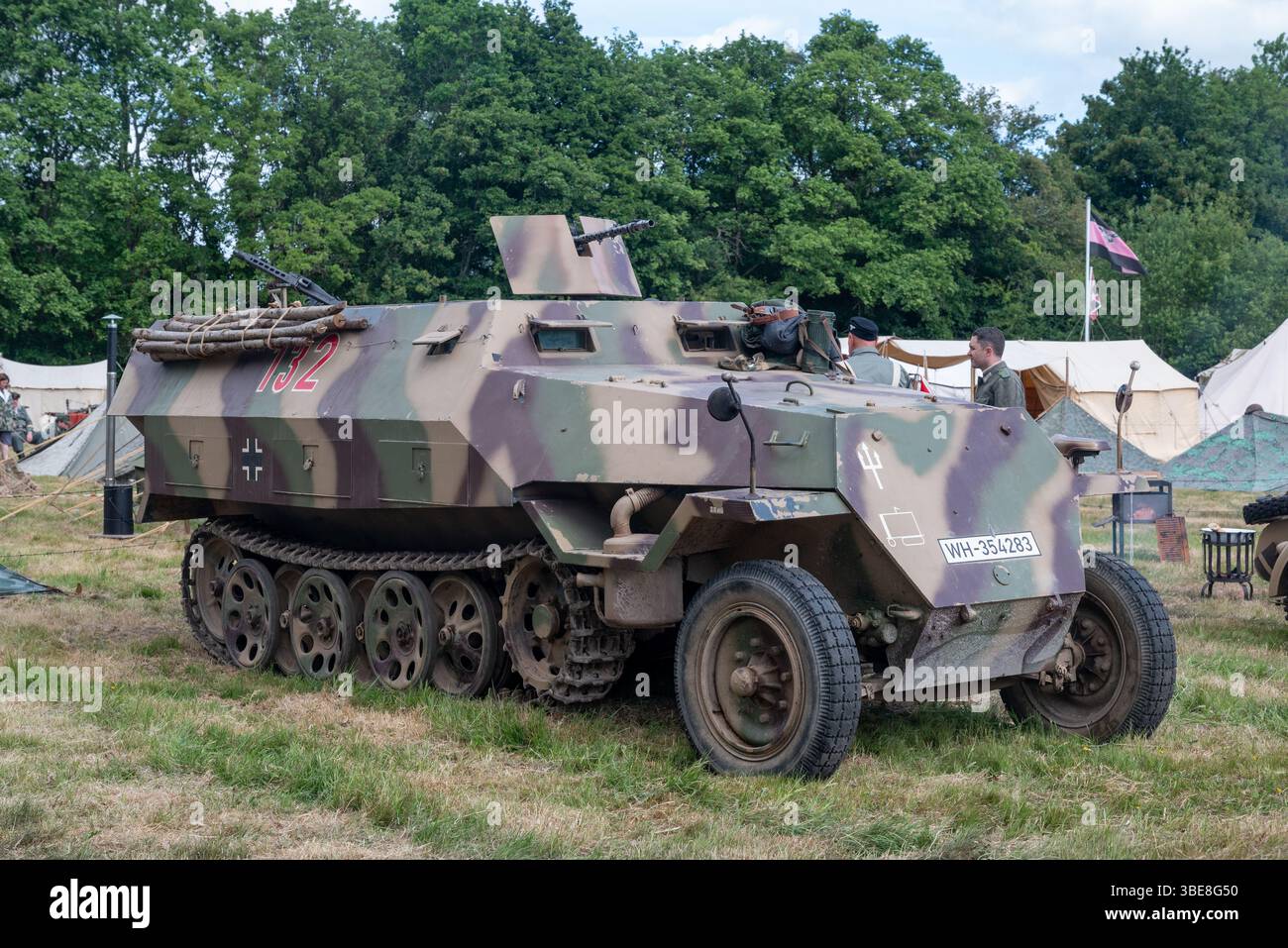 Sdkfz 251 oder die tschechische Kopie OT810 auf der Overlord Militär Show. Mai 2025. Stockfoto