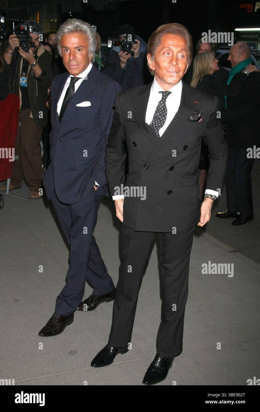 Valentino Garavani und sein Freund Giancarlo Giammetti bei der Vorführung von Valentino: The Last Emperor in New York City am 17. März 2009 Stockfoto