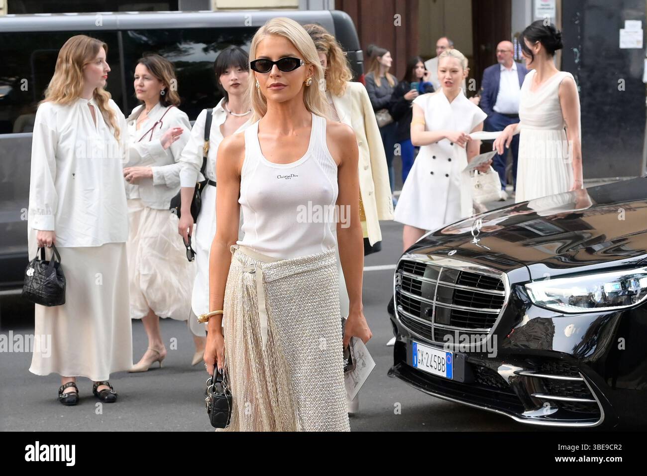 Caroline Daur kommt in der Villa Albani Torlonia an, um die Dior Cruise 2026 Show zu besuchen. (Foto: Mario Cartelli / SOPA Images/SIPA USA) Stockfoto