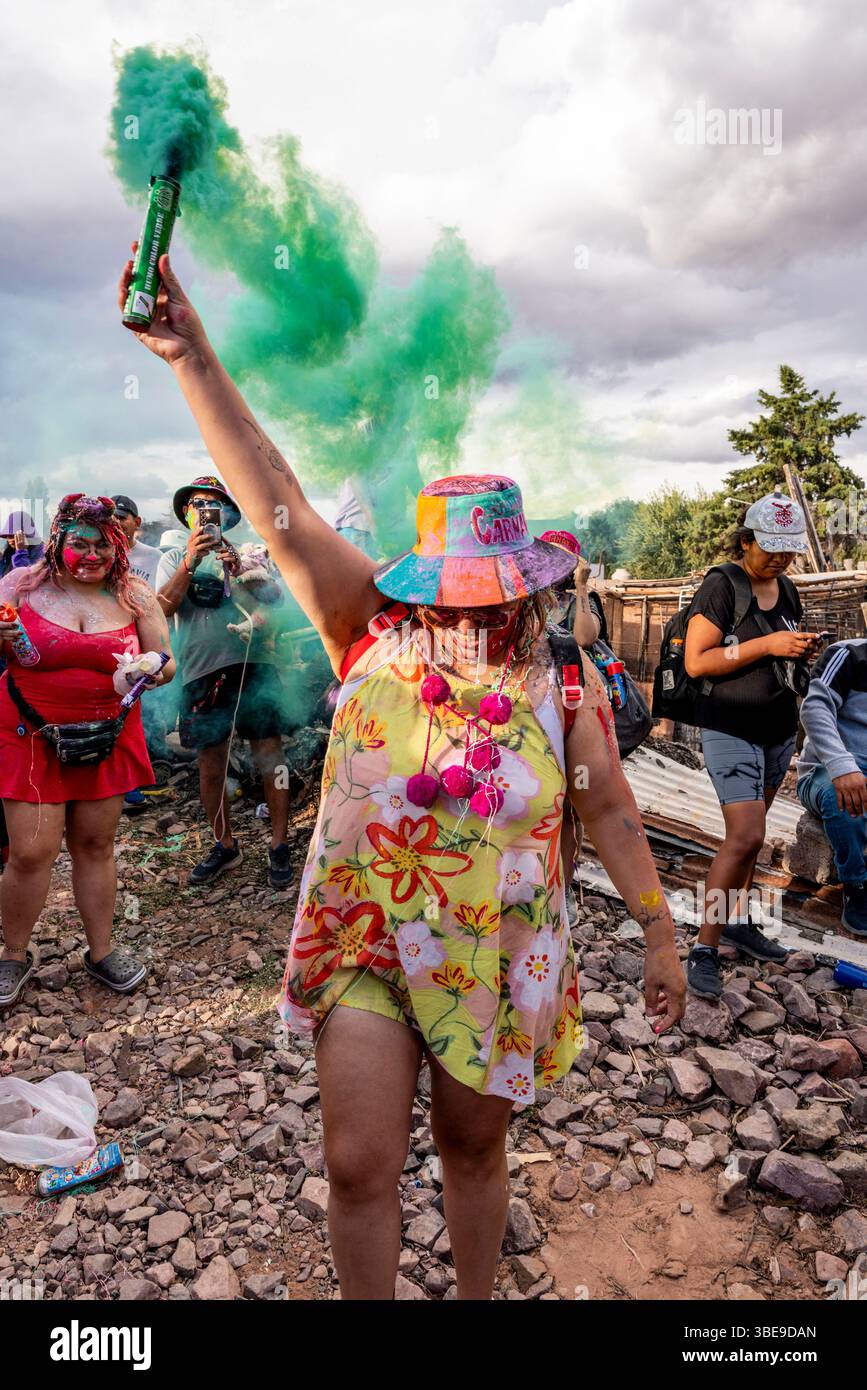 Ein Argentinischer Reveller Beim Jährlichen Karneval In Uquia, Provinz Jujuy, Argentinien Stockfoto