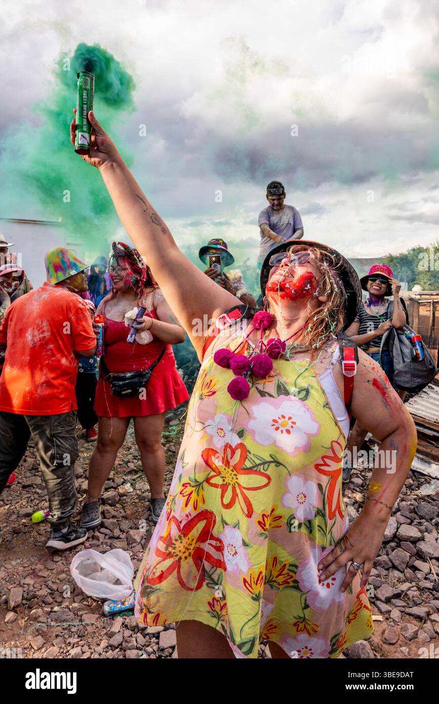 Ein Argentinischer Reveller Beim Jährlichen Karneval In Uquia, Provinz Jujuy, Argentinien Stockfoto