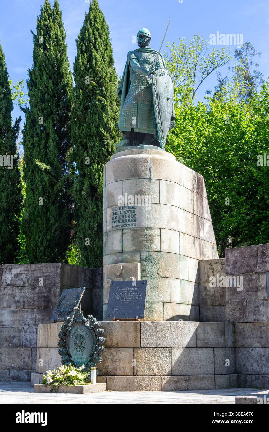 Statue Dom Afonso Henriques 1109-1185 erster König von Portugal, Guimaraes, Nord-Portugal, Europa von António Soares dos Reis Stockfoto