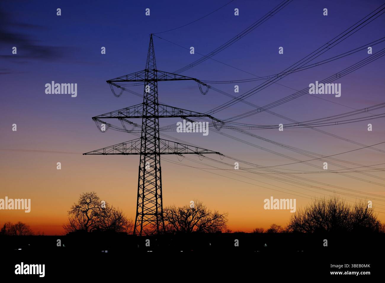 Stromleitung, Freileitung, Stromleitung, Silhouette, Sonnenuntergang, Bundesrepublik Deutschland Stockfoto