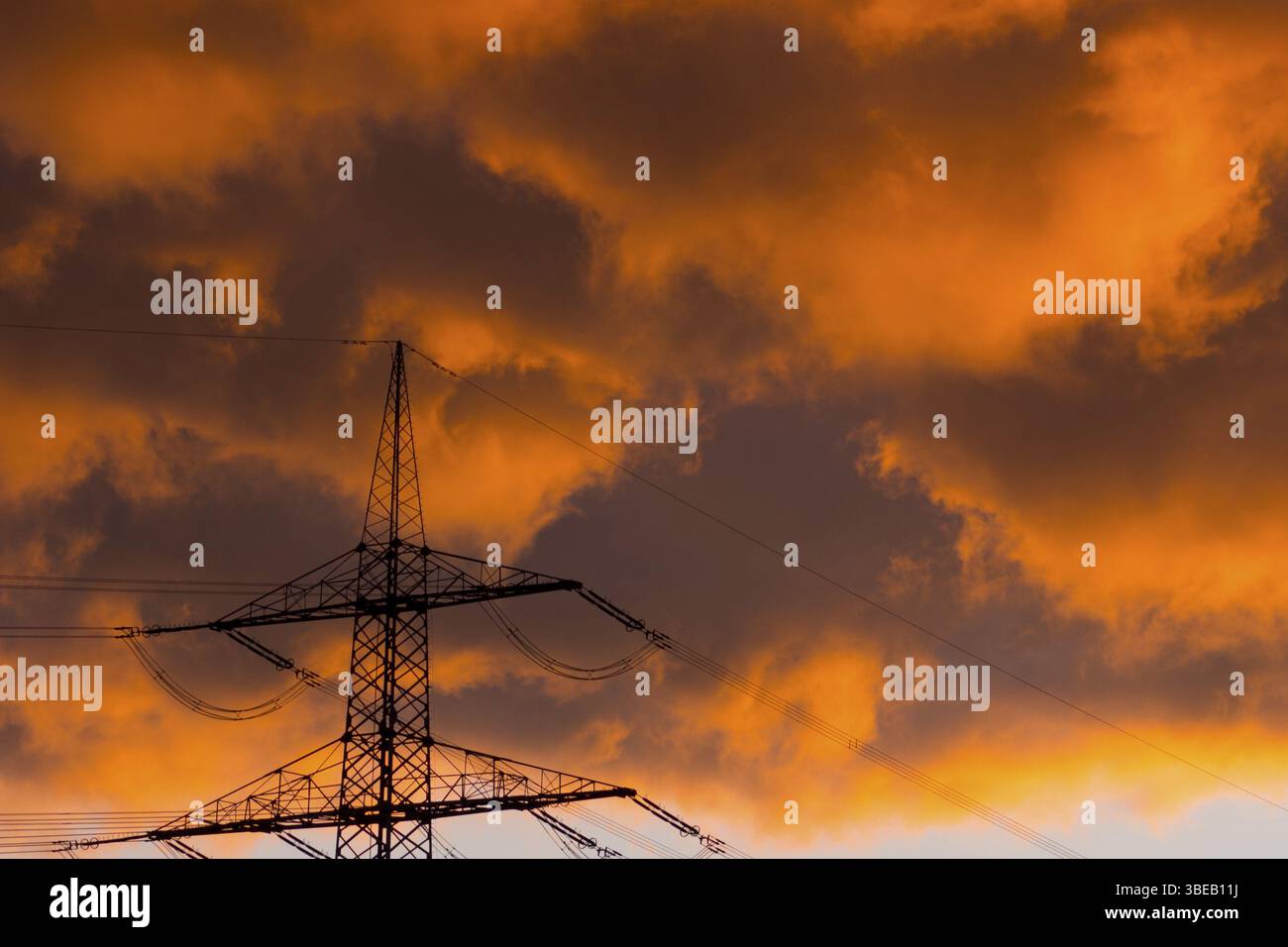 Stromleitung, Freileitung, Stromleitung, Silhouette, Sonnenuntergang, Bundesrepublik Deutschland Stockfoto