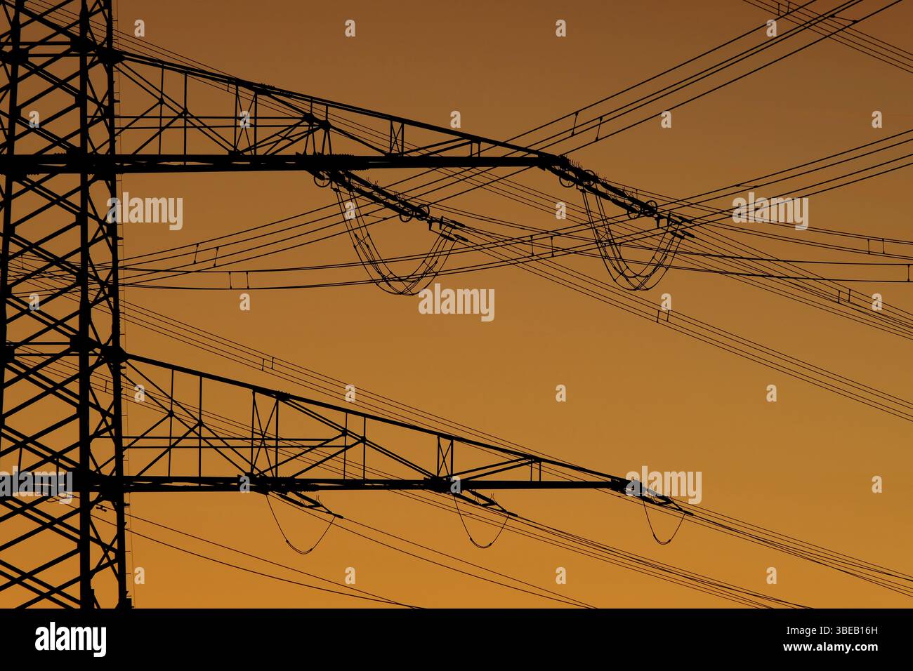 Stromleitung, Freileitung, Stromleitung, Silhouette, Sonnenuntergang, Bundesrepublik Deutschland Stockfoto