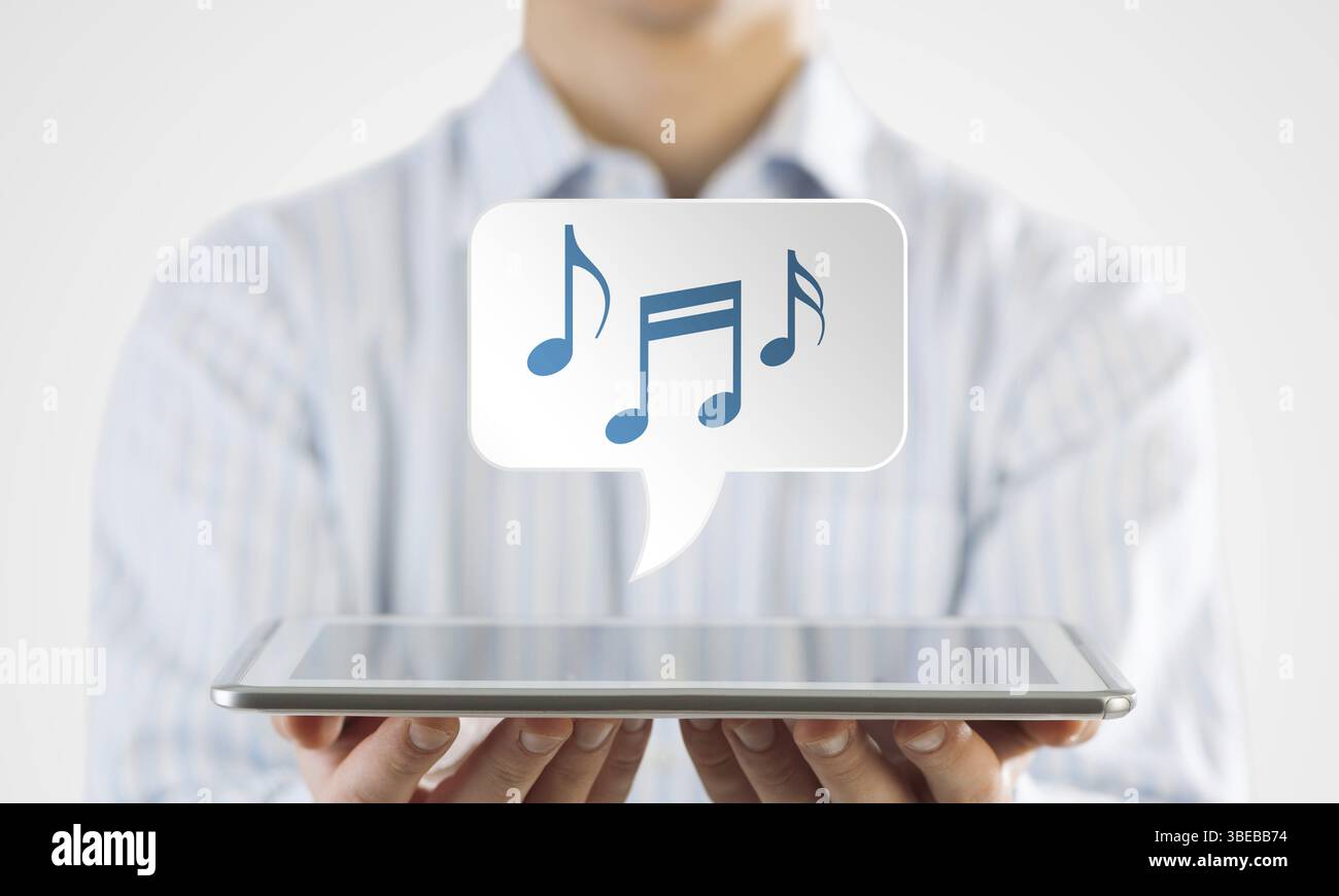 Geschäftsmann mit Tablet und Musik-Programm-Icon auf dem Bildschirm Stockfoto