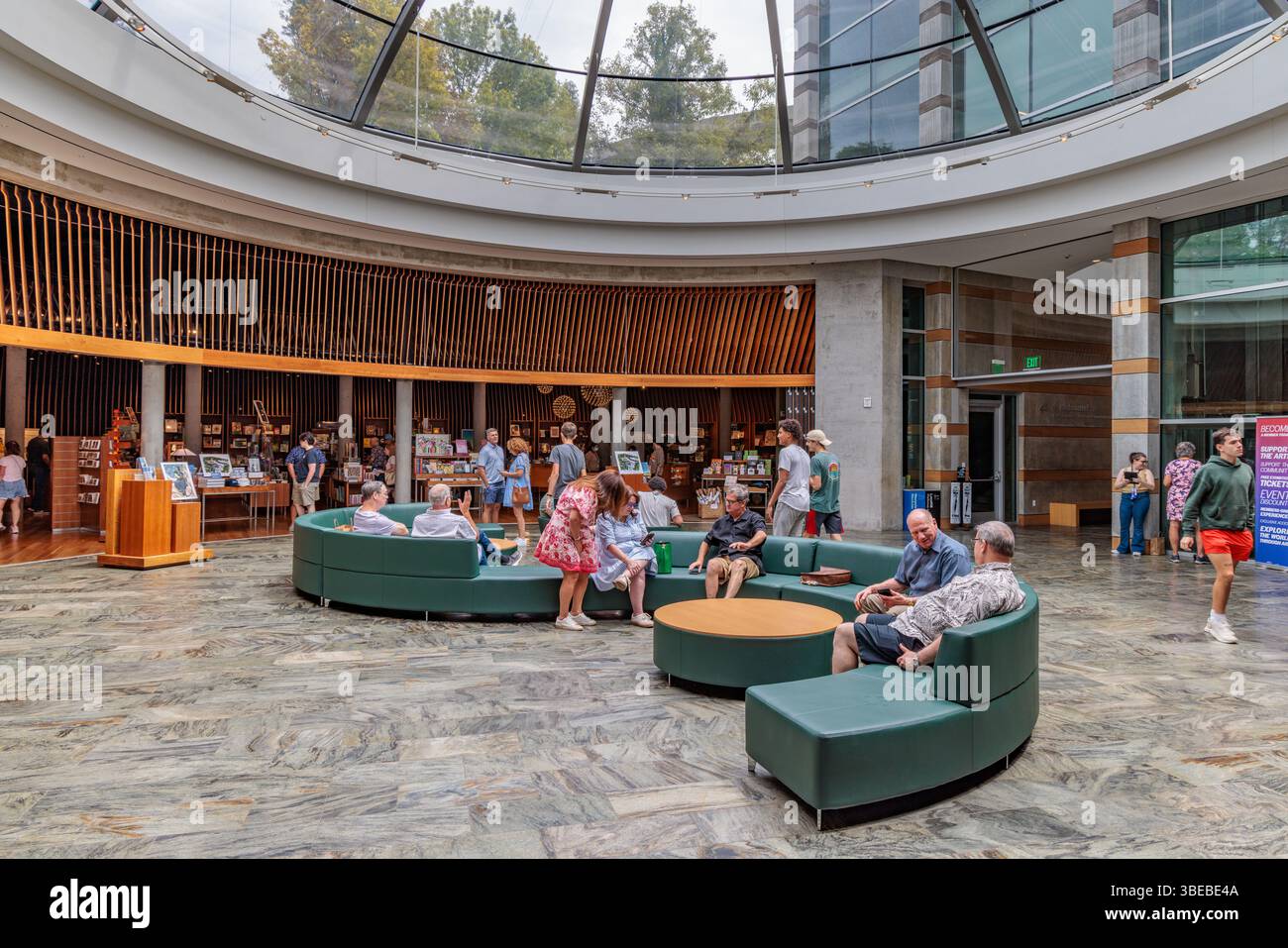 Garrison Lobby und Museum Store of the Crystal Bridges Museum of American Art in Bentonville, Arkansas, USA Stockfoto