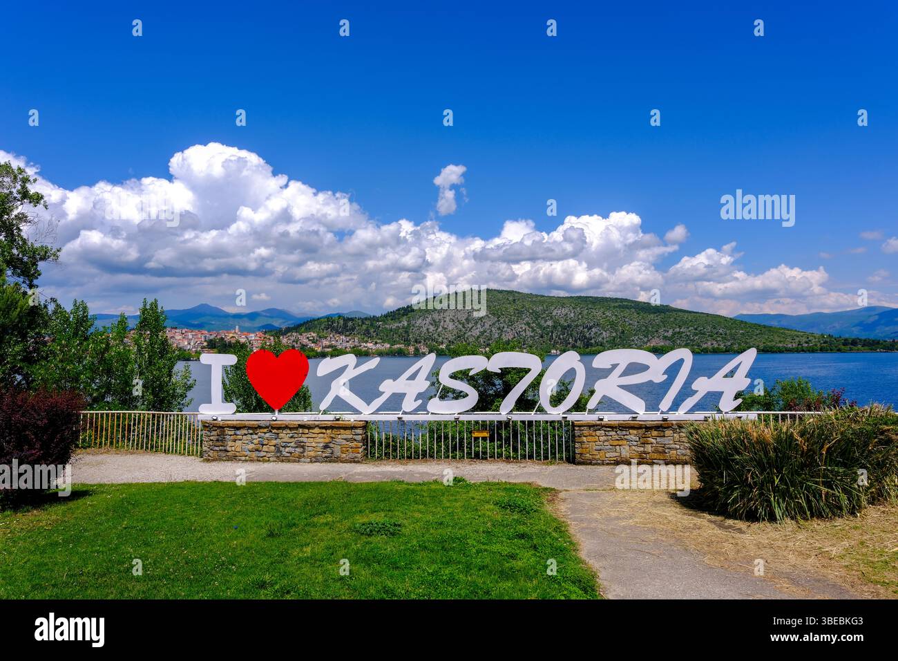 Kastoria - Griechenland, 12. Mai 2025, ich liebe Kastoria schreiben Stockfoto
