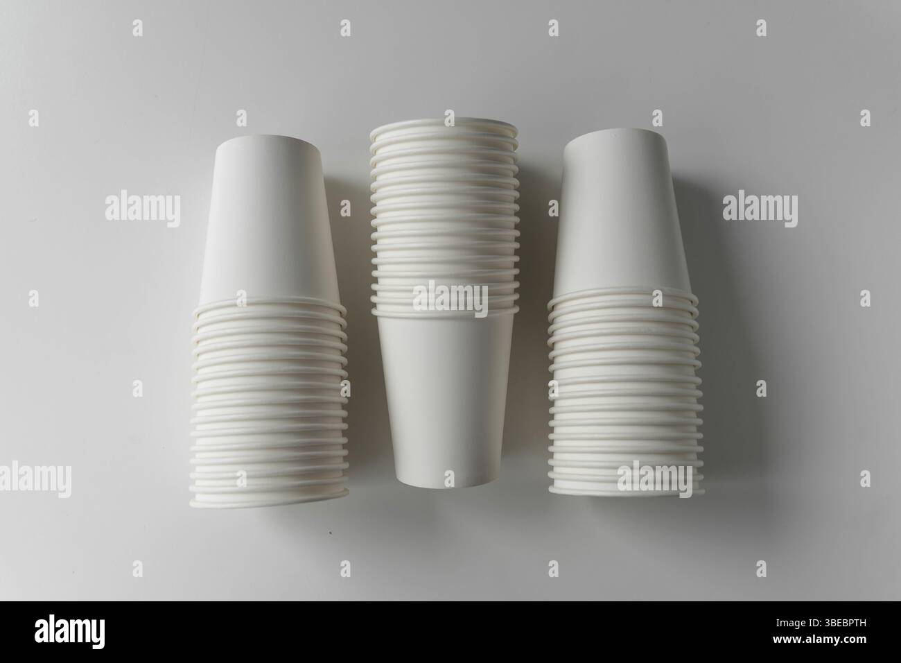 Drei Stapel Whitepaper Stockfoto