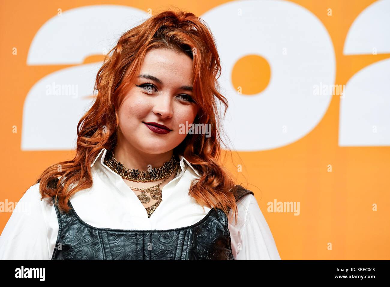 Zürich, Schweiz, 28. Mai 2025: Porträt (Kopfaufnahme/Nahaufnahme) von Joya Marleen (Joya Schedler) während der Swiss Music Awards 2025 im Hallenstadion Stockfoto
