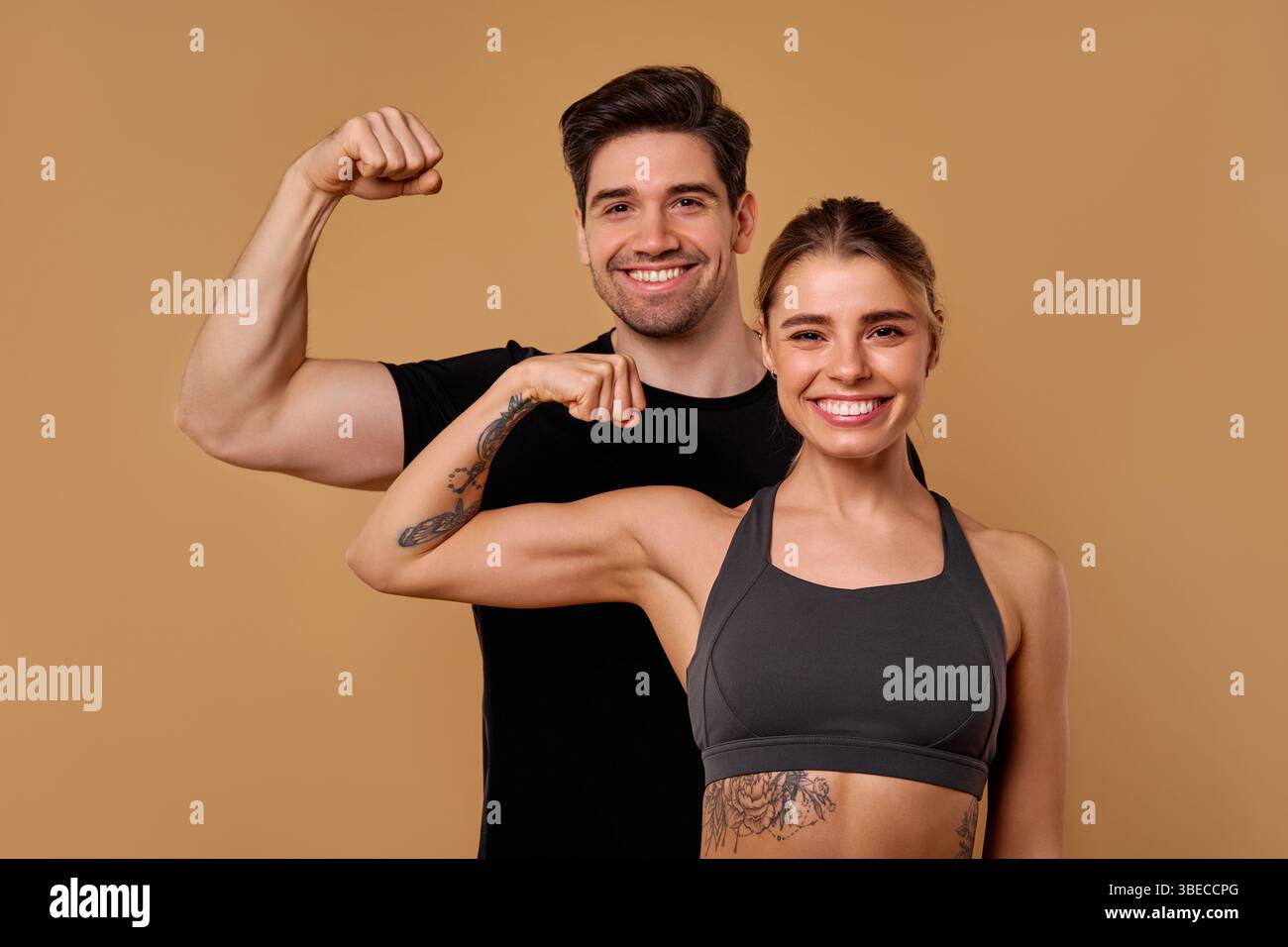 Ein fitter Mann und eine Frau veranschaulichen Stärke und Leichtathletik und inspirieren andere, ihre Gesundheits- und Fitnessziele mit Hingabe und Energie zu verfolgen, Promotin Stockfoto