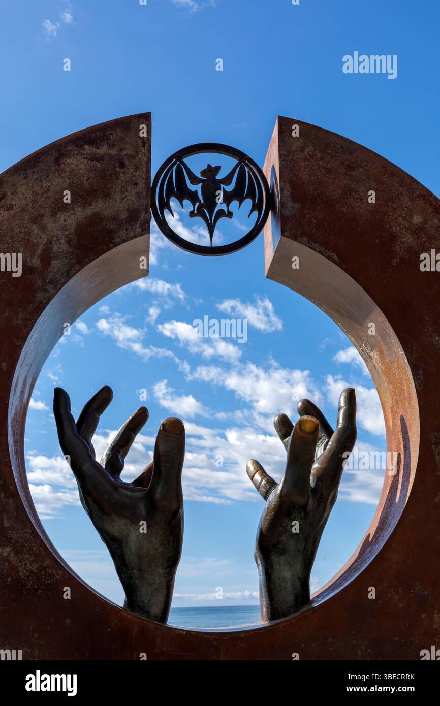 Spanien, Sitges, Skulptur zu Ehren von Bacardi, dem Rummagnaten Spaniens Stockfoto
