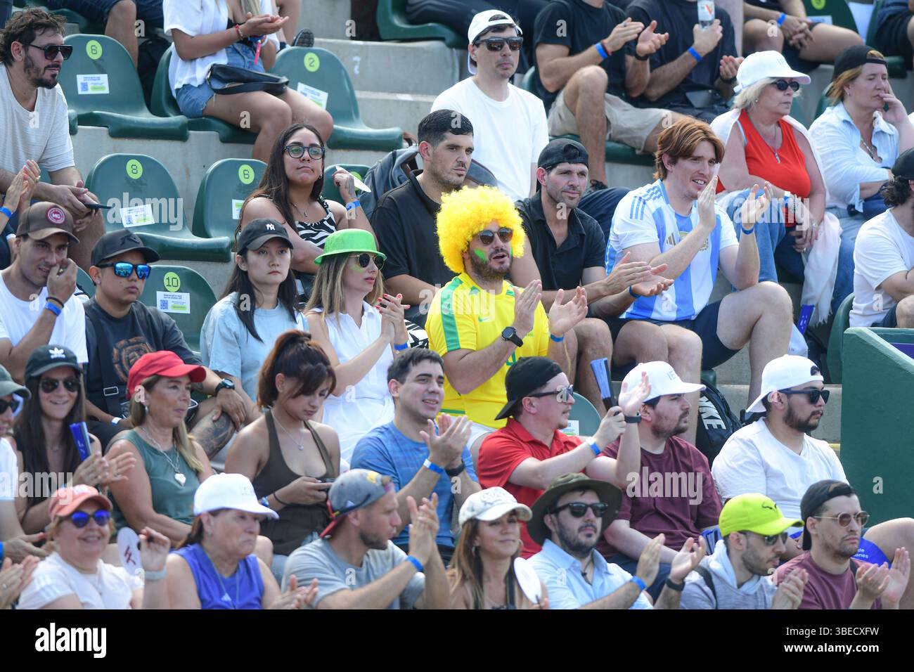 Brasilianische und argentinische Tennisfans. Argentina Open 2025 Stockfoto