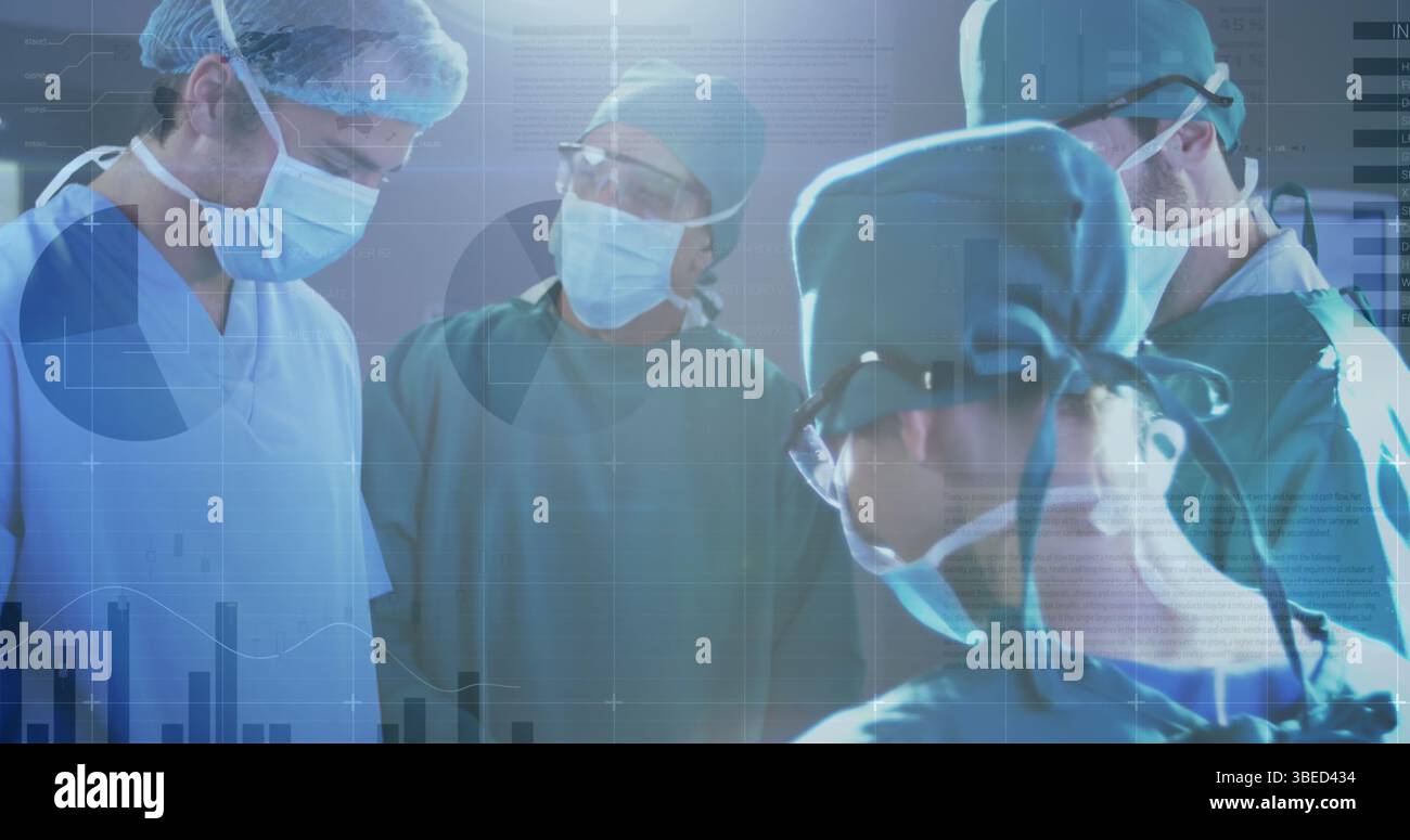 Statistische Datenverarbeitung über ein Team verschiedener Chirurgen, die im Operationssaal operieren Stockfoto