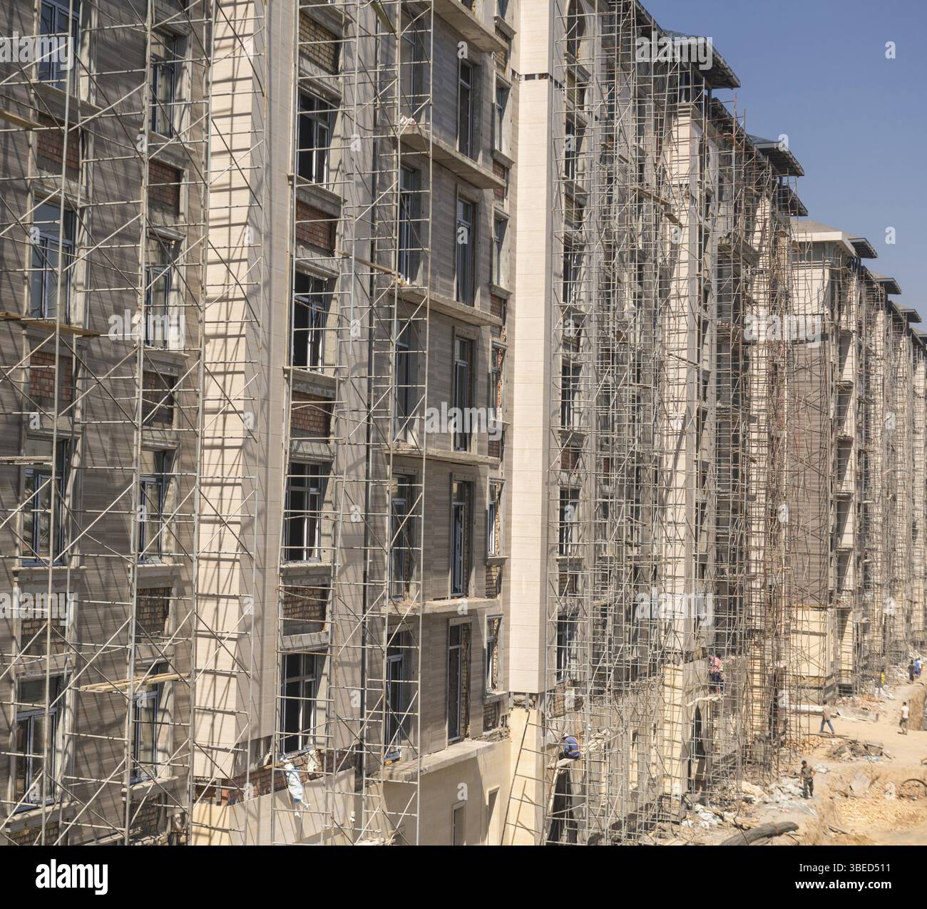 Marmorarbeiten an der Fassade eines hohen Gebäudes Stockfoto