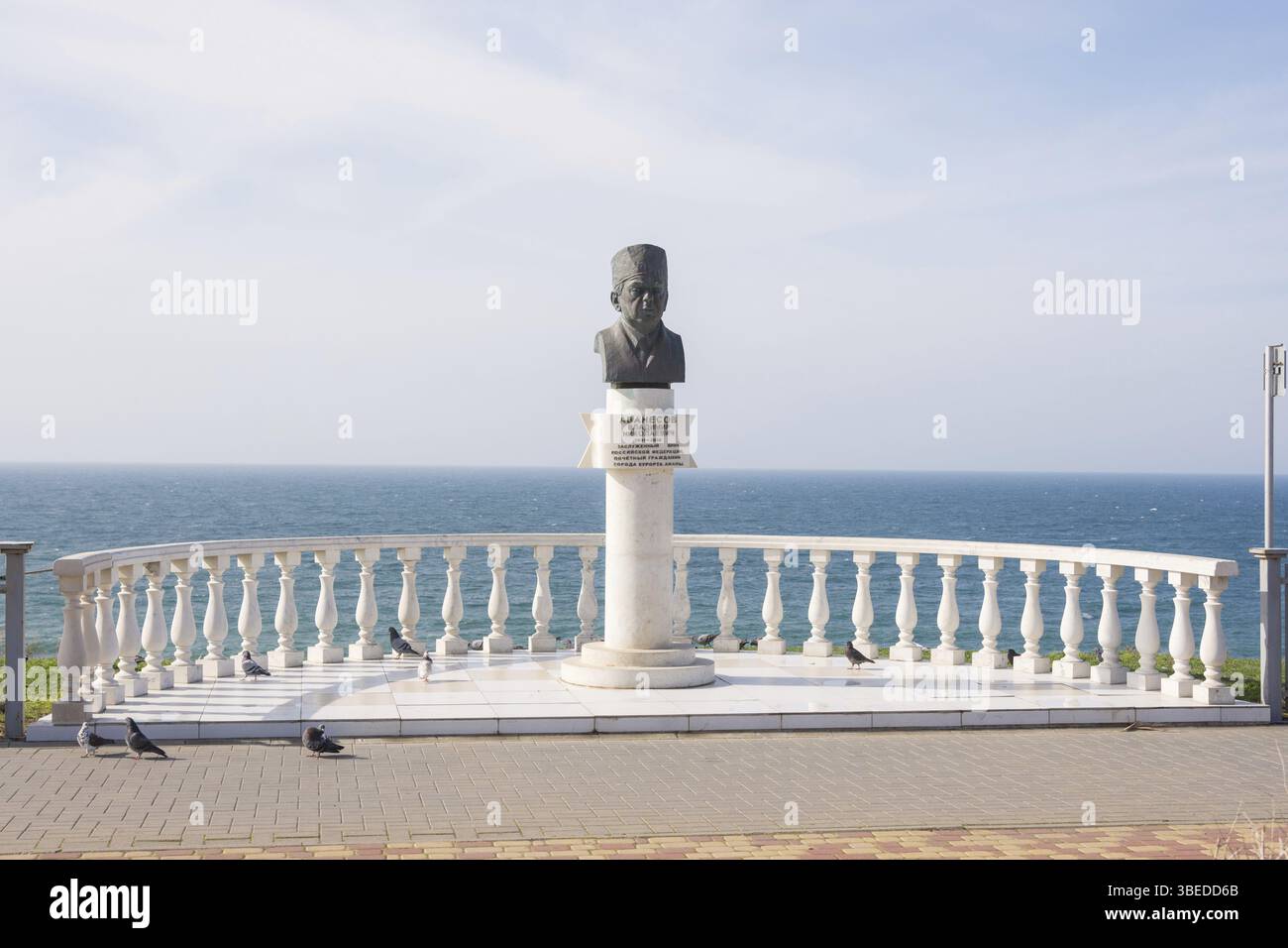 Anapa, Russland - 10. März 2016: Denkmal zu Ehren des verehrten russischen Arztes Wladimir N. Avanesov am hohen Ufer des Kurorts Ana Stockfoto
