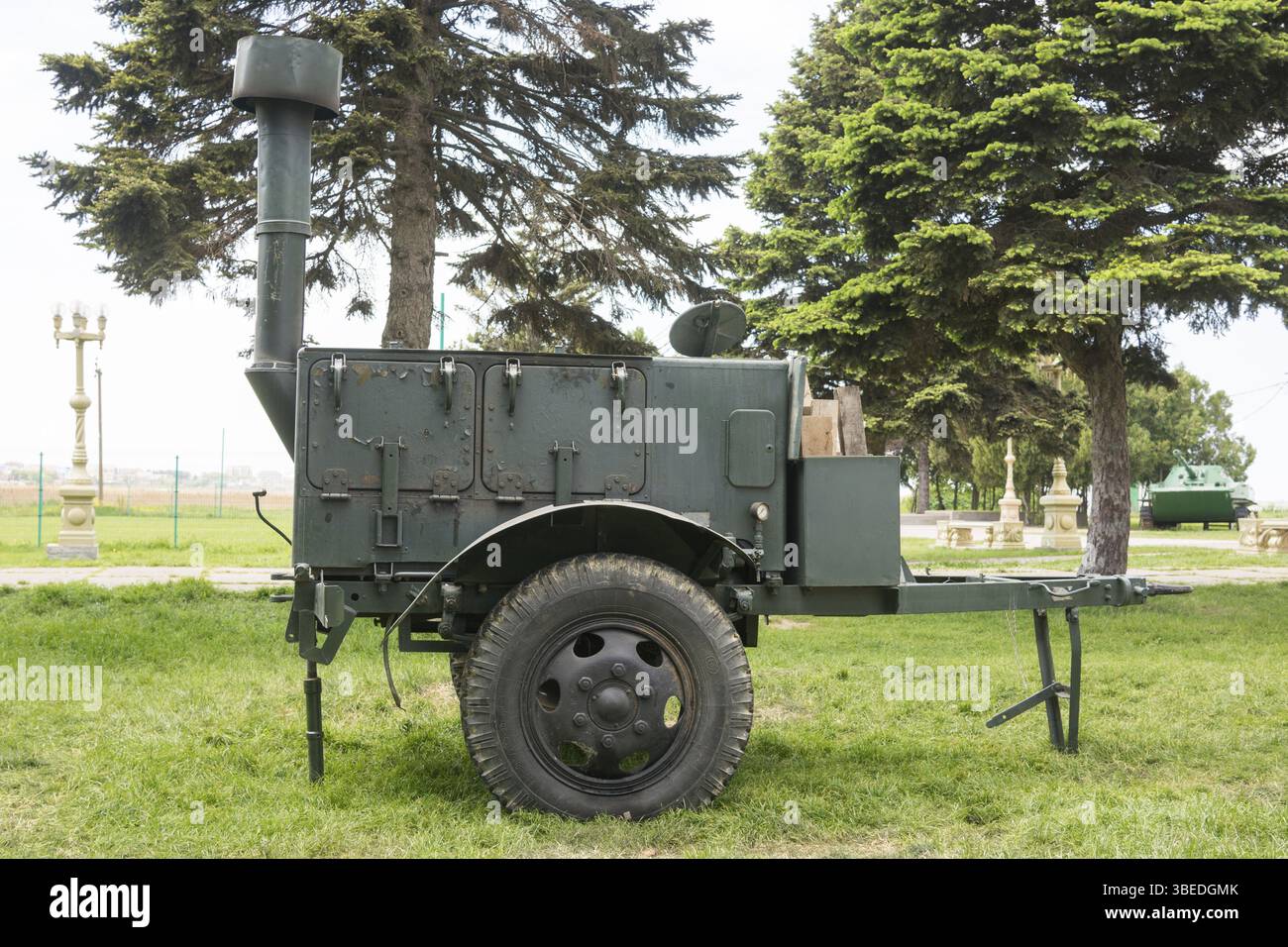 Vityazevo, Russland - 16. Mai 2016: Armee Feldküche KP-125 Stockfoto