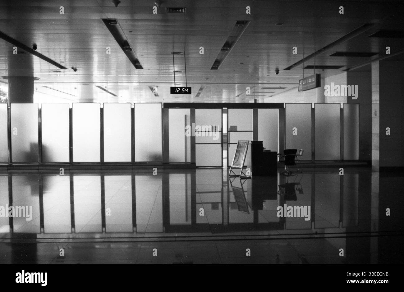 Anfang der 2010er Jahre Jinan International Airport Ankunftshalle Interior Stockfoto