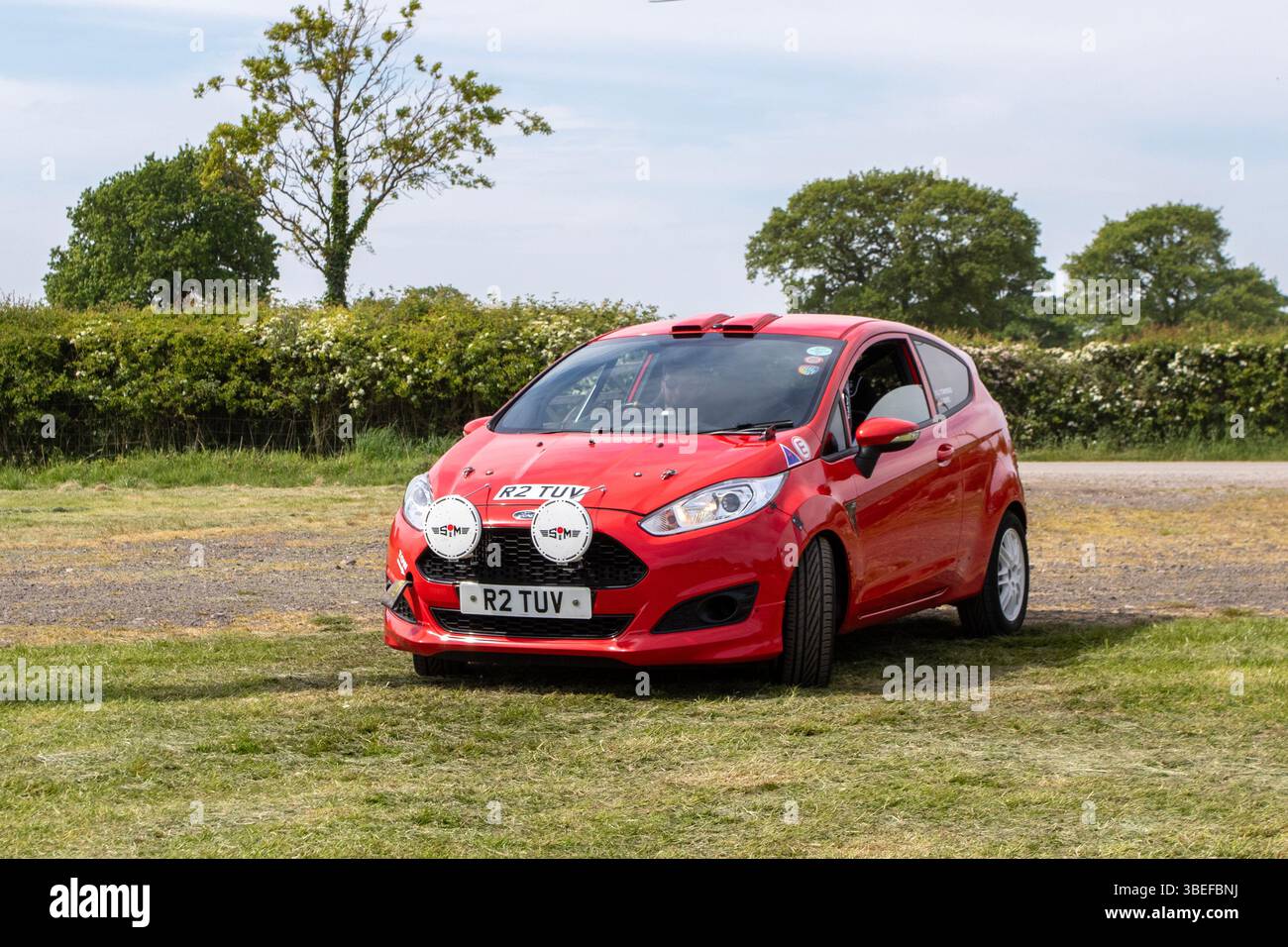 2014 Red Ford Fiesta Zetec S T EcoBoost 125 Start/Stop Car Hatchback Benzinmotor 998 ccm; Räder nach Norden, Car Culture Event, modifizierter Klassiker, 2025 Sport- und Supersportwagen Event, Longridge, England, Großbritannien Stockfoto
