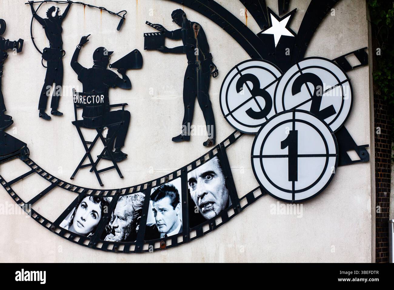 Die Filmindustrie wird vor den Bahnhöfen Elstree und Borehamwood gefeiert. Stockfoto