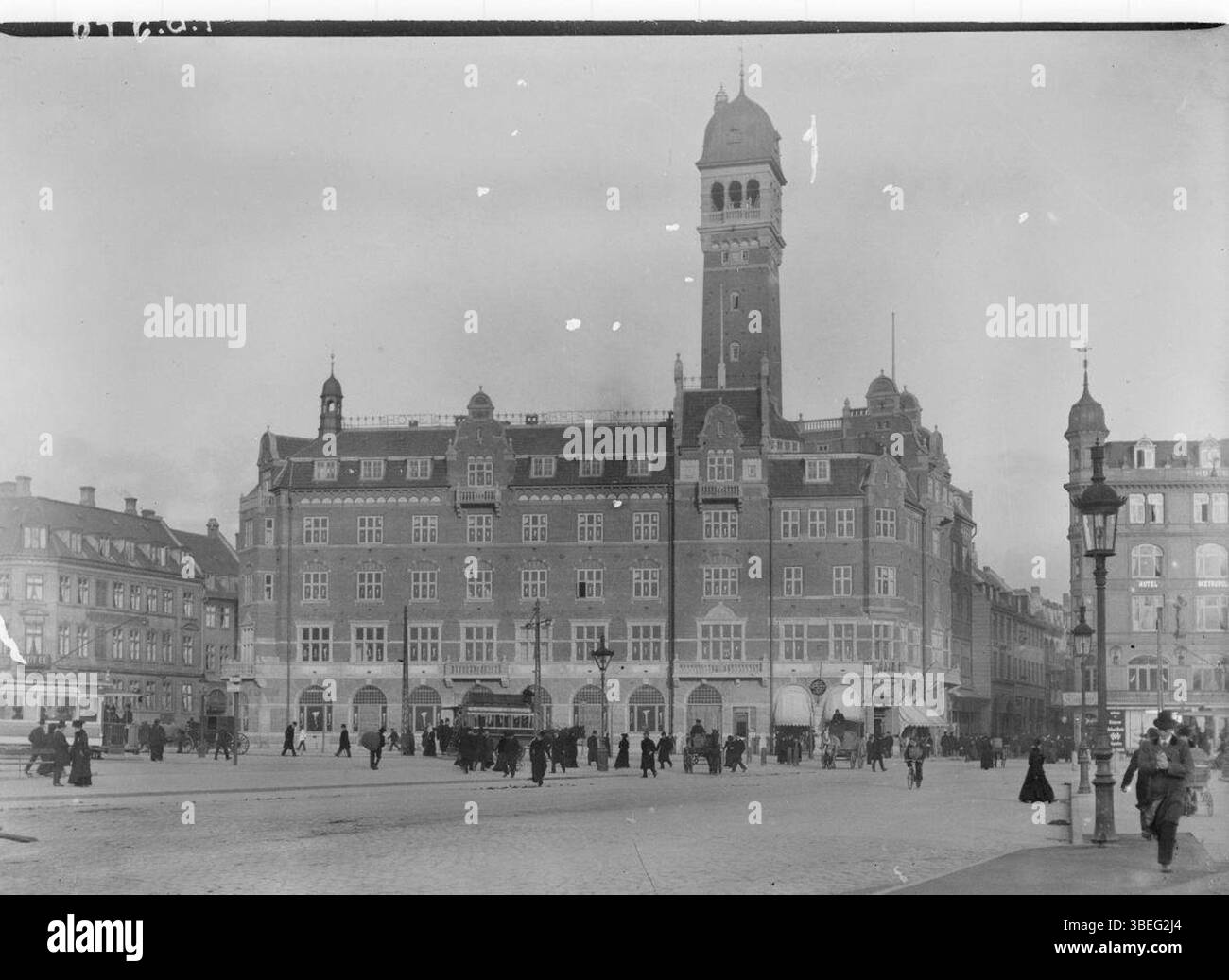 Das Hotel Bristol befindet sich in Kopenhagen, Dänemark, entworfen von Fritz Theodor Benzon, erbaut 1900. Das Hotel ist ein bekanntes architektonisches Wahrzeichen der Stadt, bekannt für seine historische Bedeutung und seinen Luxus. Stockfoto