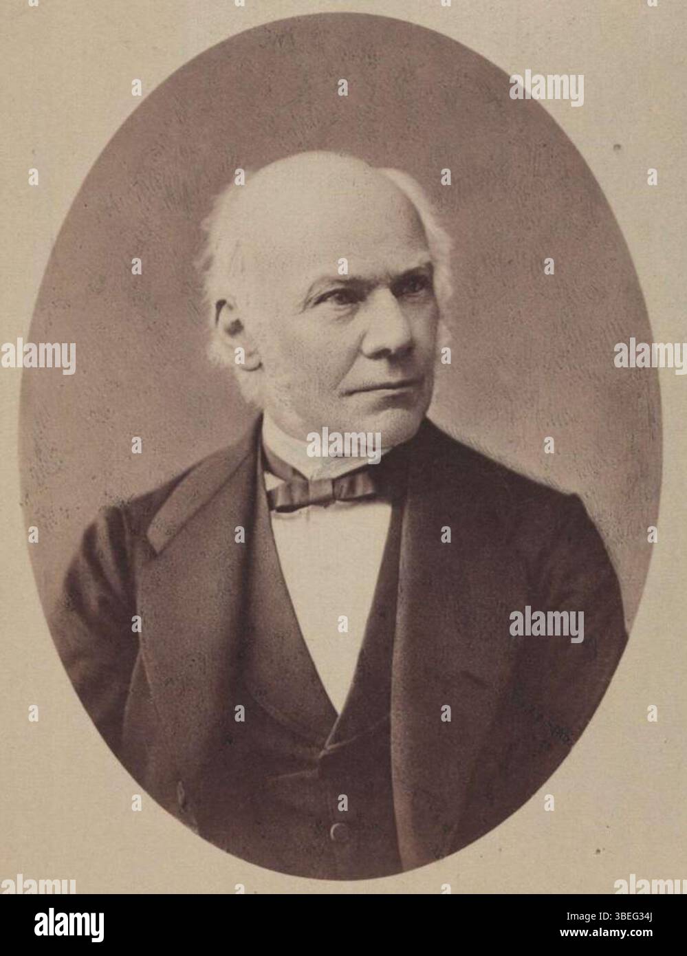 Porträt des Schweizer Politikers und Geschäftsmannes August Staehelin (1812–1886), fotografiert zwischen 1877 und 1886 im Höflinger Fotoatelier. Stockfoto
