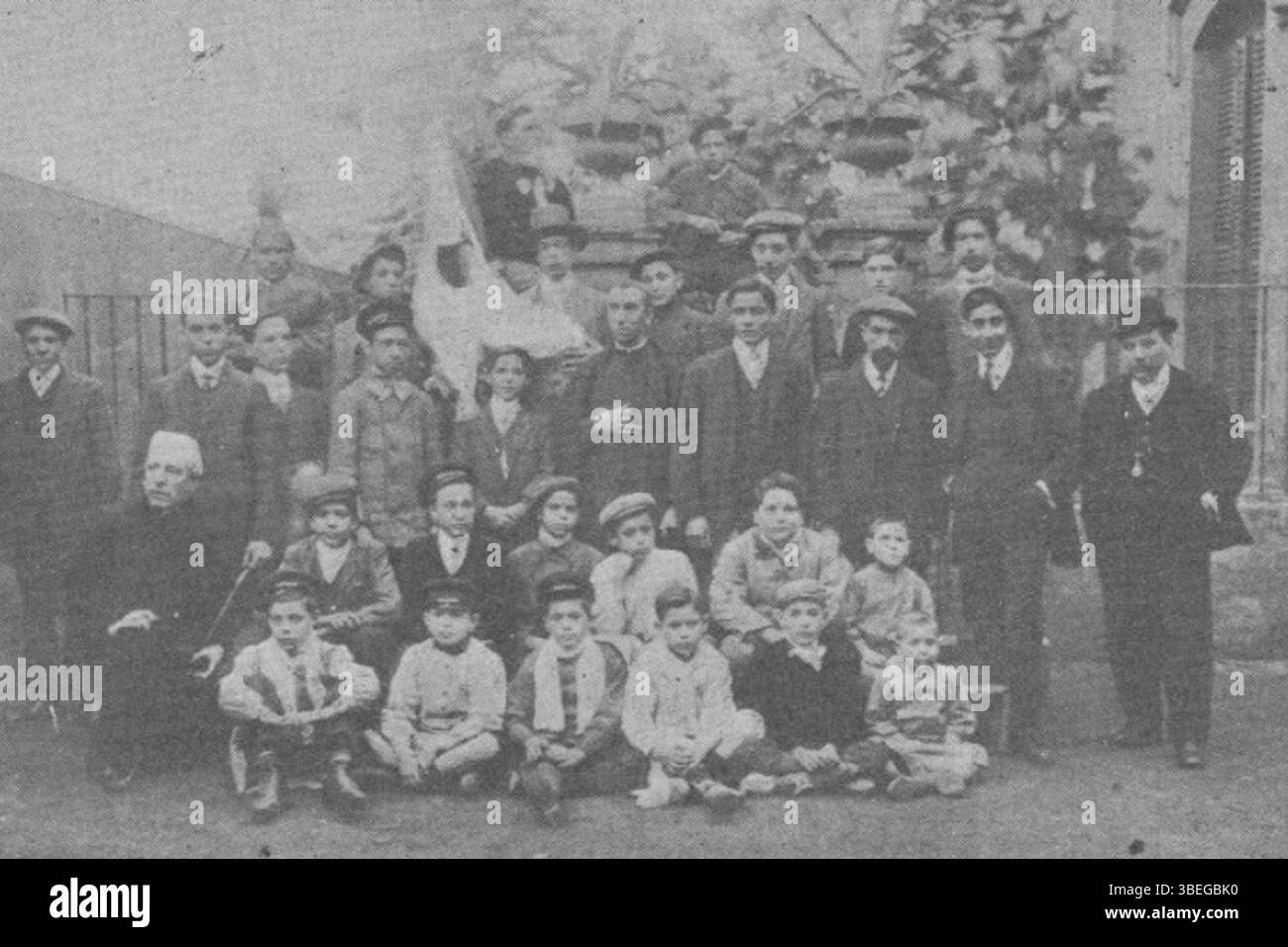 Dieses unsignierte Foto aus dem Jahr 1911 fängt eine Barceloneta Requete ein und bietet einen historischen Einblick in die spanische Bürgerkriegszeit und die Rolle der Requetes. Stockfoto
