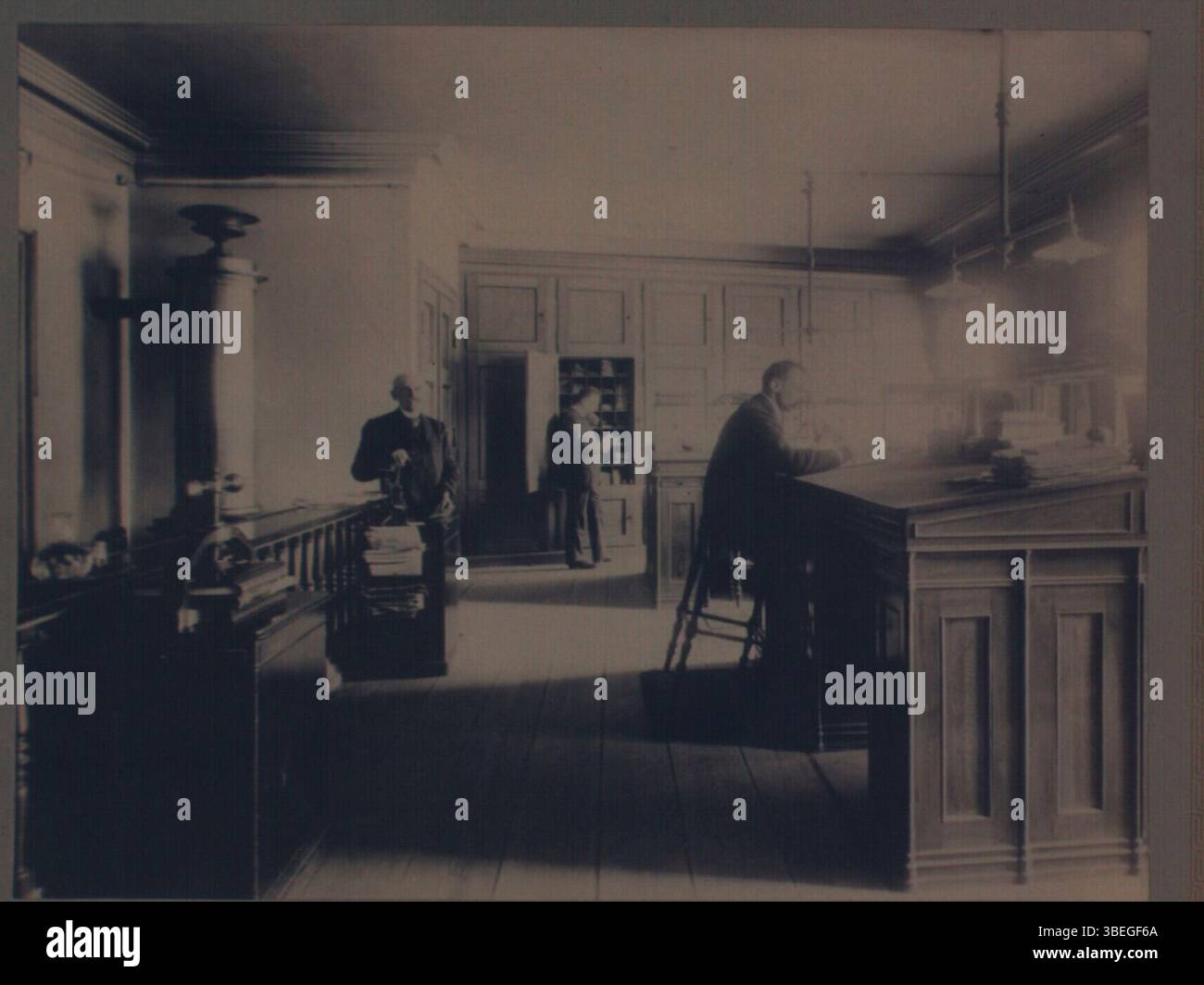 Albert Schous Fotografie aus dem 19. Jahrhundert zeigt das Büro des Handelsunternehmens Suhr in Gammeltorv 22 in Kopenhagen, Dänemark. Stockfoto