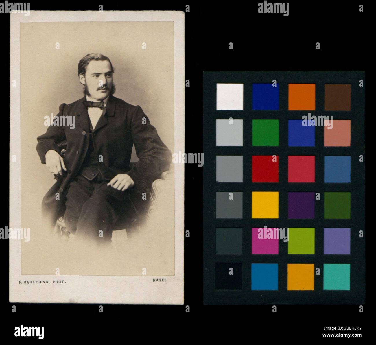 Dieses Schwarz-weiß-Porträt von Daniel Zaeslin entstand zwischen 1855 und 1875. Das Foto ist auf Pappe montiert und zeigt die Ähnlichkeit von Zaeslin in einem typischen Stil des 19. Jahrhunderts. Stockfoto