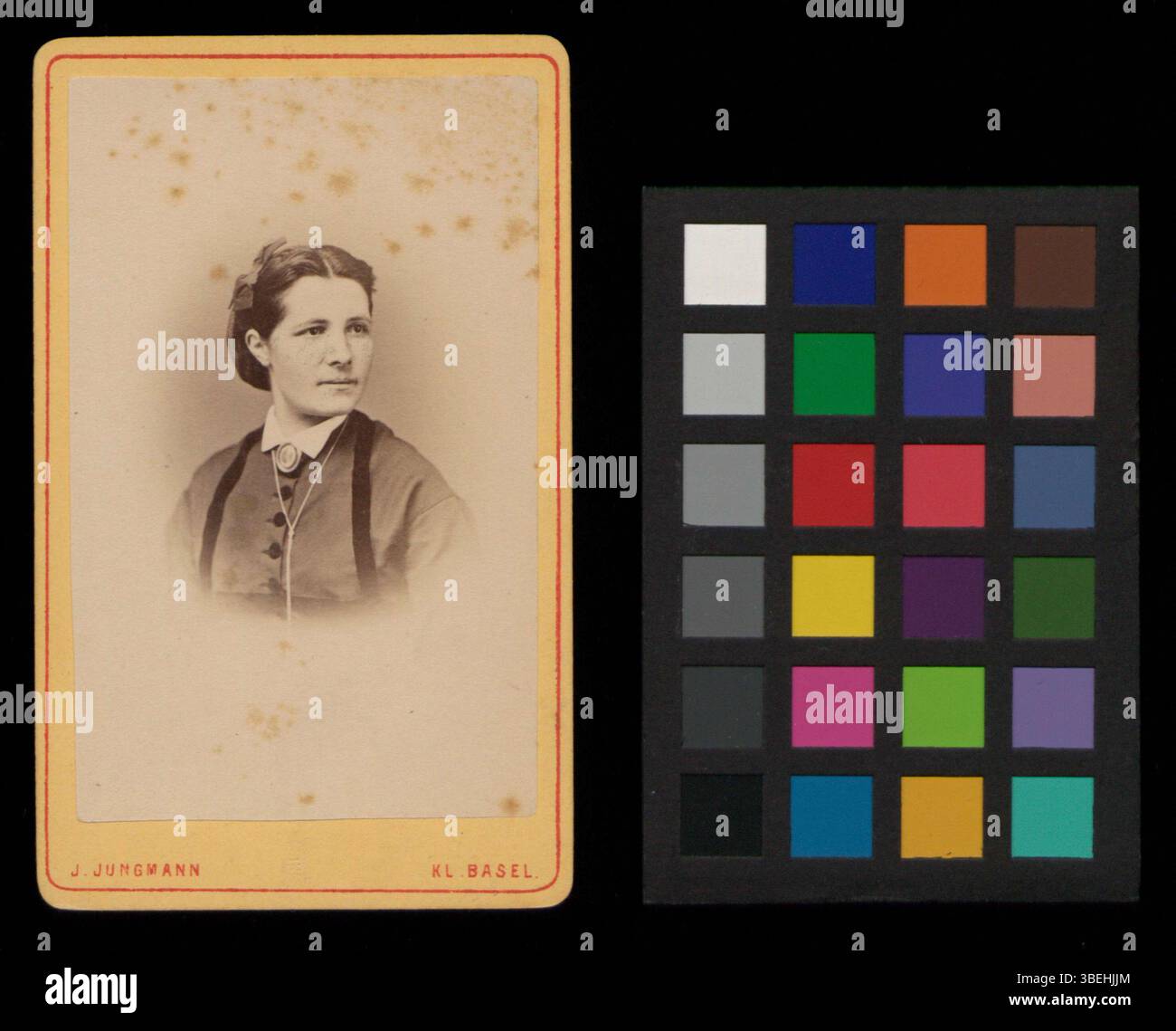 Eine Fotografie von Cécile Favre, aufgenommen um 1870, die ihr Porträt in einem klassischen Stil des 19. Jahrhunderts zeigt, typisch für die fotografischen Techniken dieser Epoche. Stockfoto