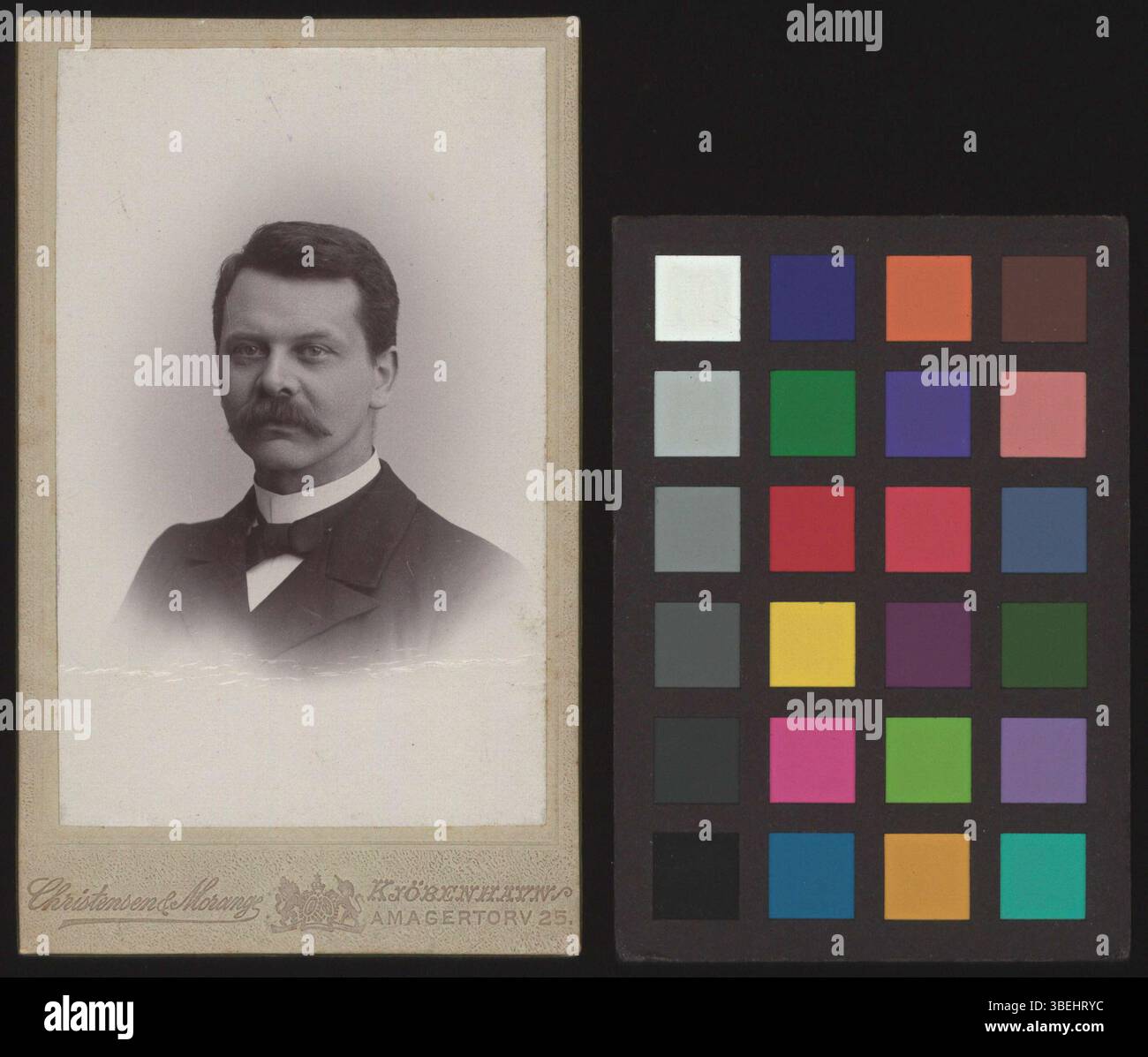 Ein Schwarzweißfoto von Wilhelm Baur, aufgenommen zwischen 1890 und 1910. Das Porträt zeigt einen fotografischen Stil des späten 19. Bis frühen 20. Jahrhunderts. Stockfoto