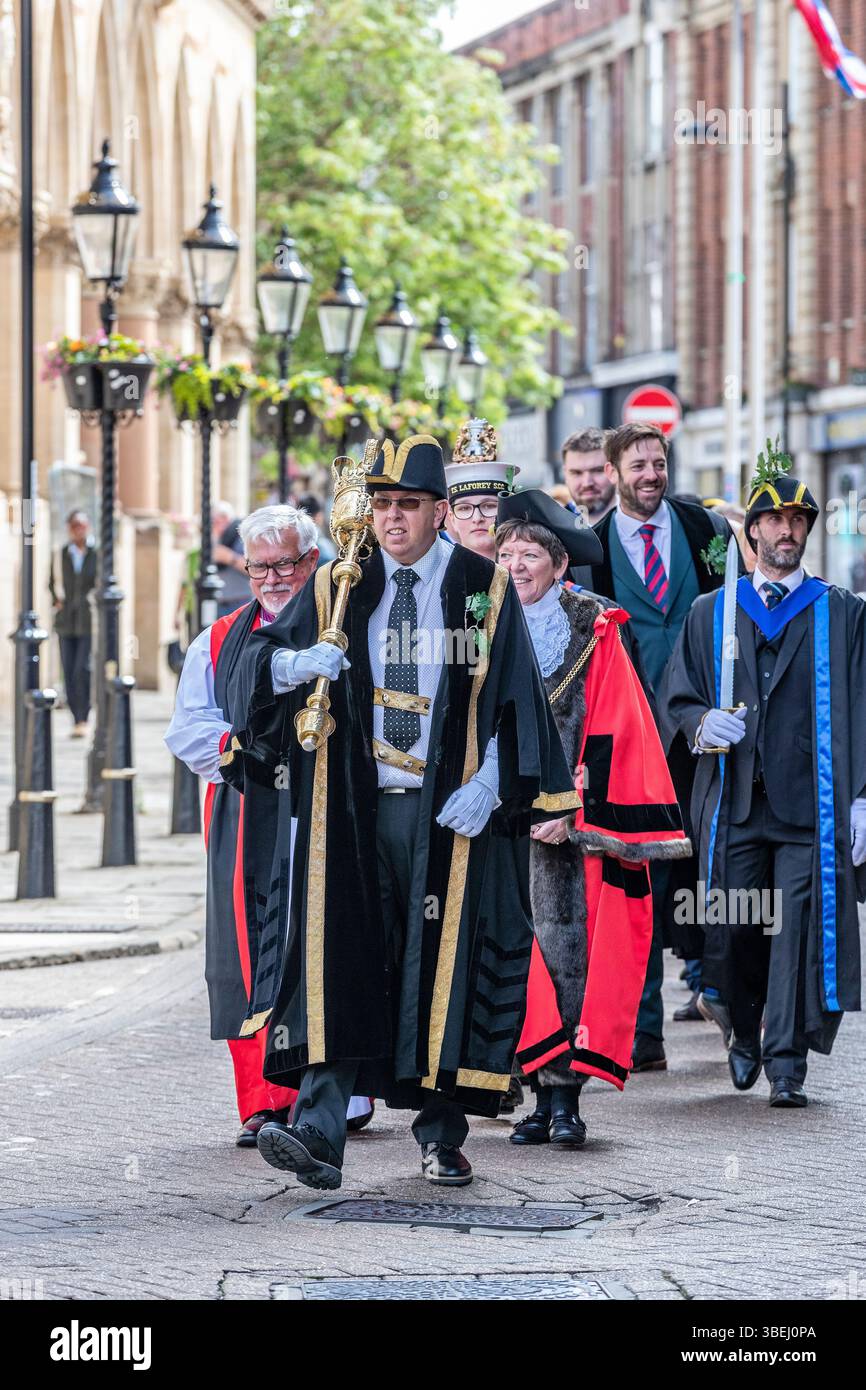 Northampton, Großbritannien. Mai 2025. Oak Apple Day. Eine antike Danksagungszeremonie in der Allerheiligen-Kirche zu Ehren der Großzügigkeit von König Karl II. Im Jahr 1675. Quelle: Keith J Smith./Alamy Live News Stockfoto