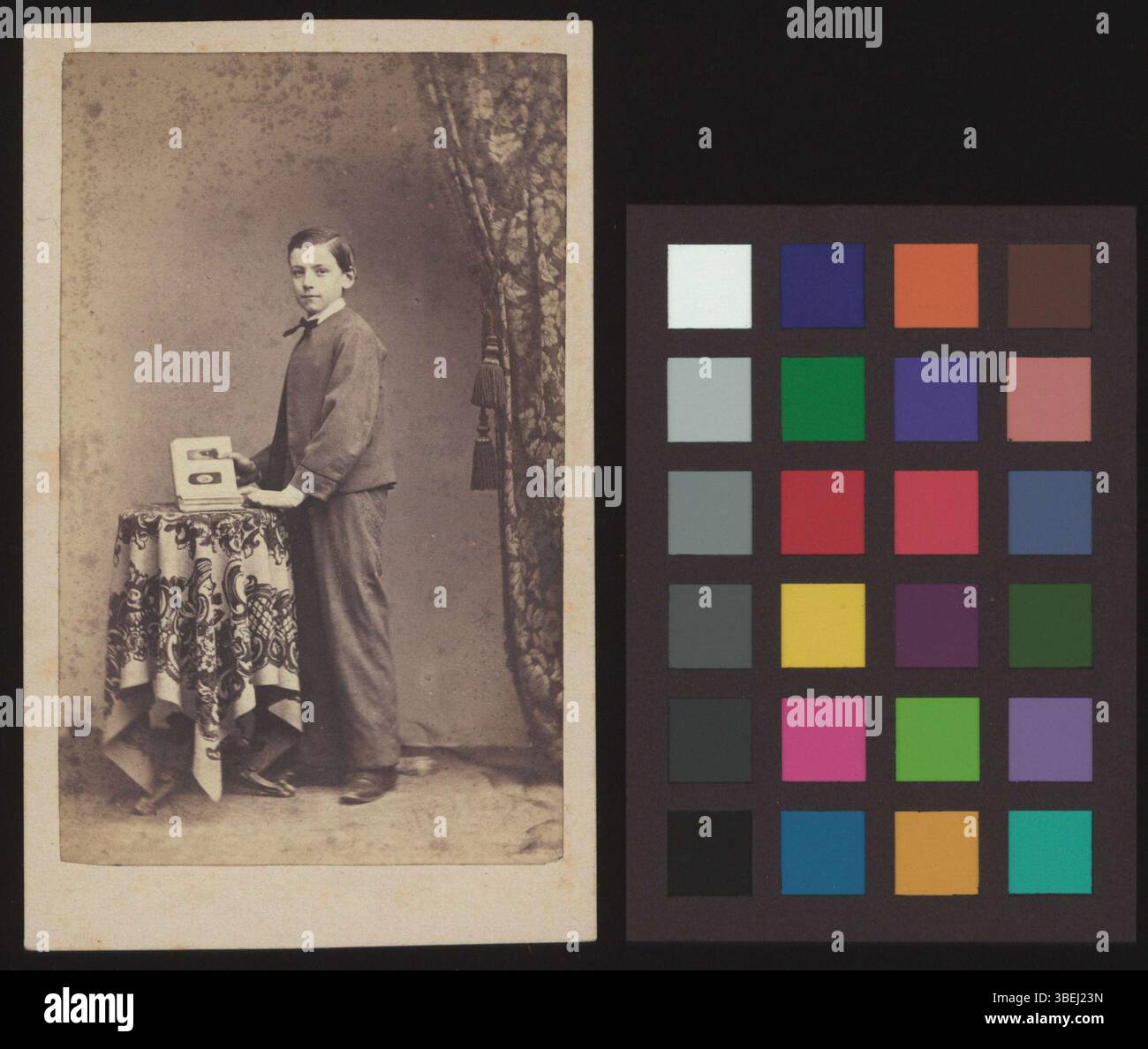 Eine schwarz-weiße Schrankkarte Foto von Peter Thurneysen-Hoffmann, aufgenommen um 1866. Das Foto zeigt ein formelles Porträt, das typisch für den Stil des 19. Jahrhunderts ist. Stockfoto